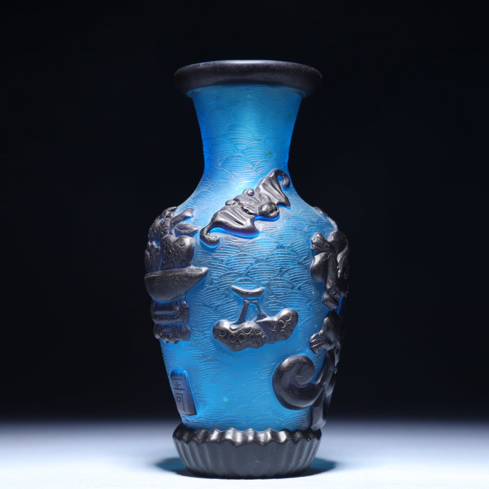 An Exquisite Glass Eight Treasures Pattern Vase - 2