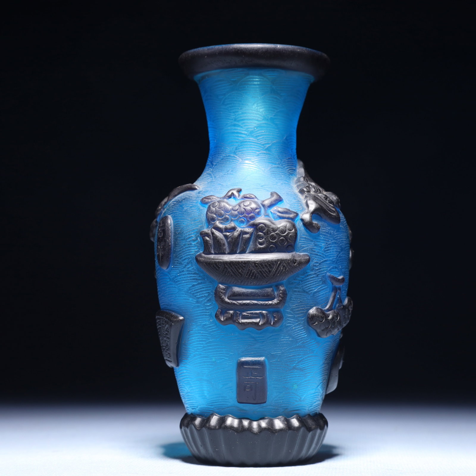 An Exquisite Glass Eight Treasures Pattern Vase - 3