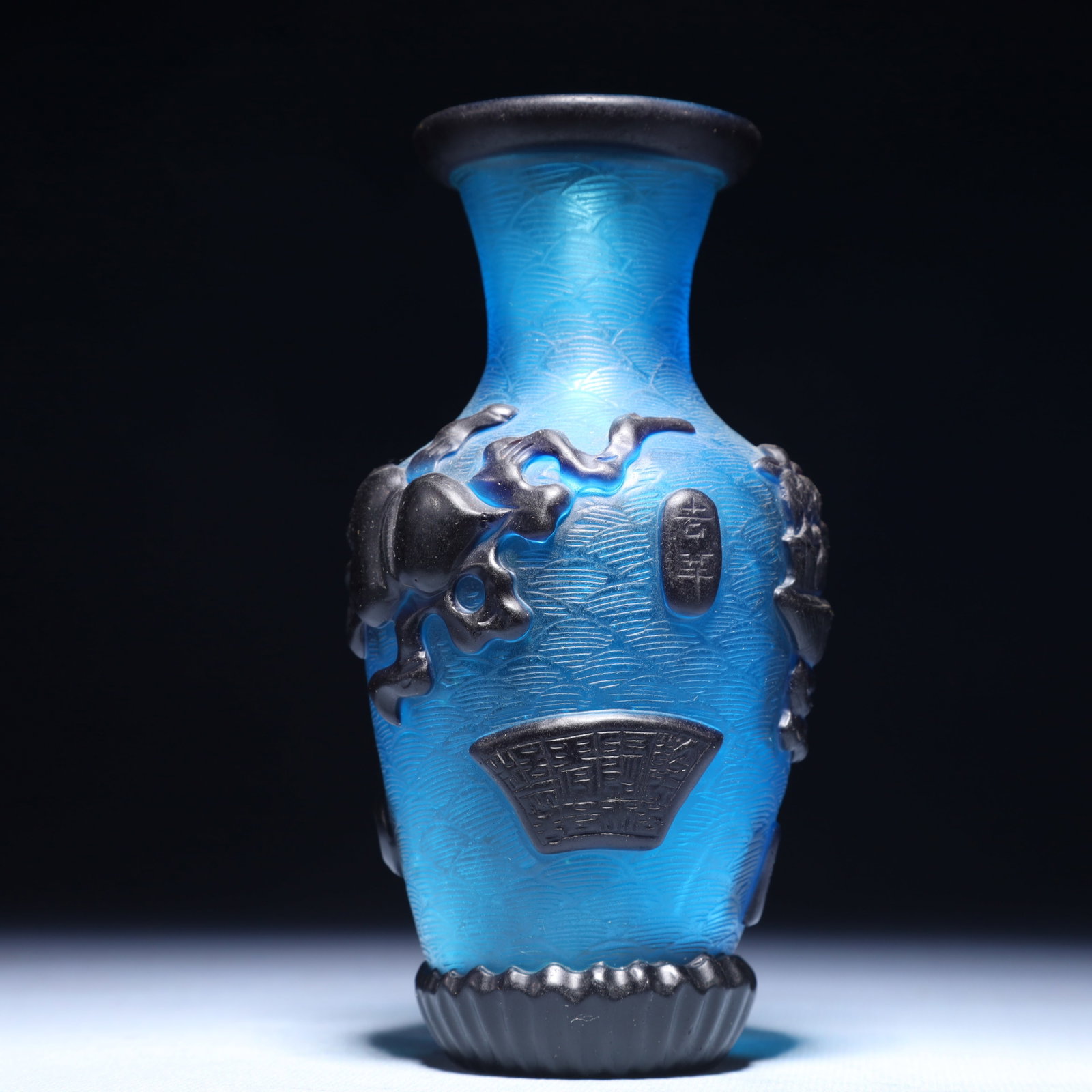 An Exquisite Glass Eight Treasures Pattern Vase - 4