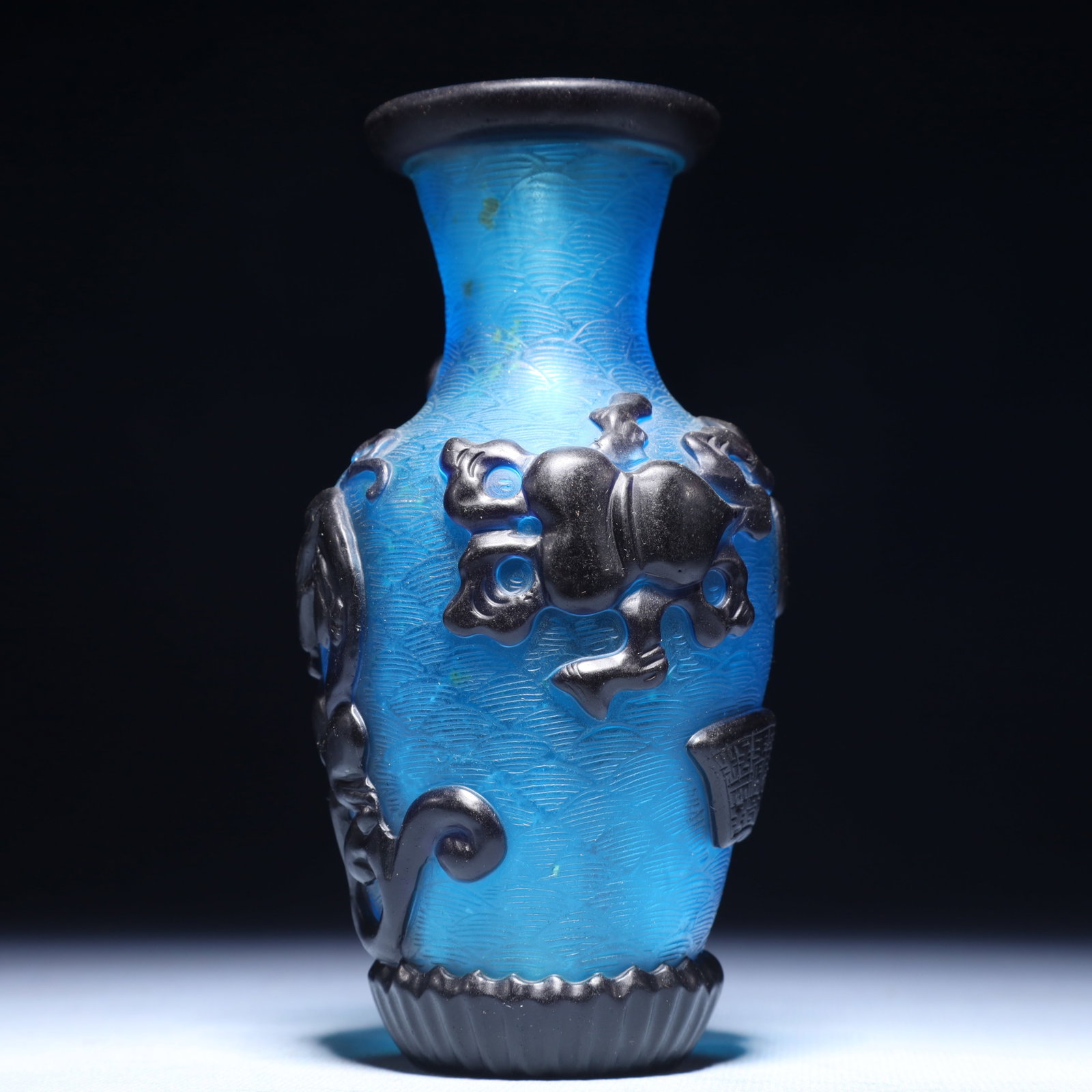 An Exquisite Glass Eight Treasures Pattern Vase - 5