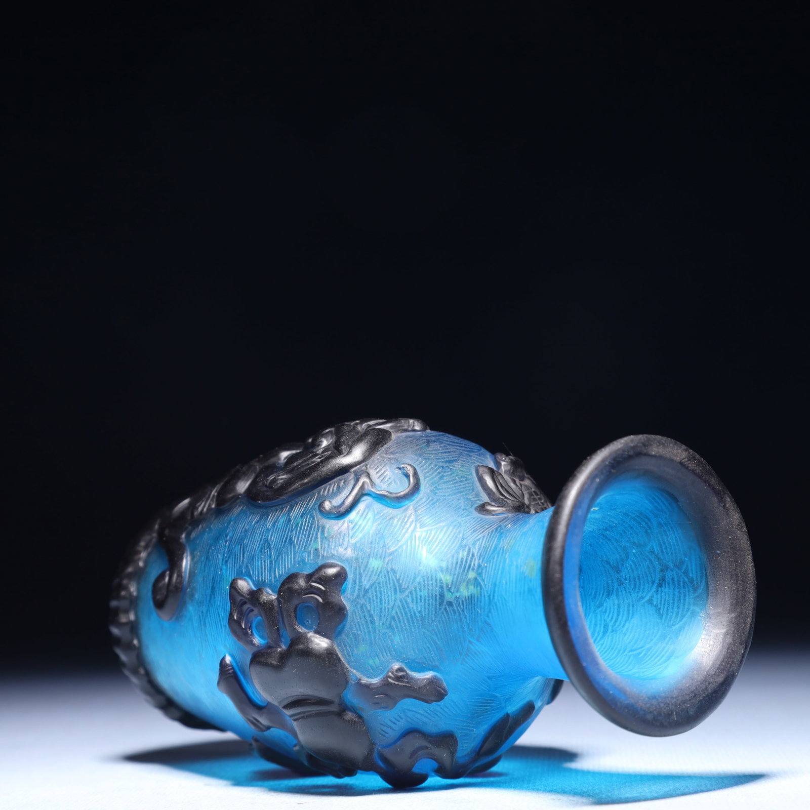 An Exquisite Glass Eight Treasures Pattern Vase - 6