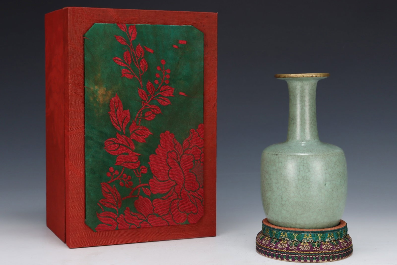 An Exquisite Ru yao Celadon Glazed Cover with Gold Vase,with an Imperial Poem by Emperor Qianlong: An Exquisite Ru yao Celadon Glazed Cover with Gold Vase,with an Imperial Poem by Emperor Qianlong,Song Dynasty,China,Size:6.8inx3.8in