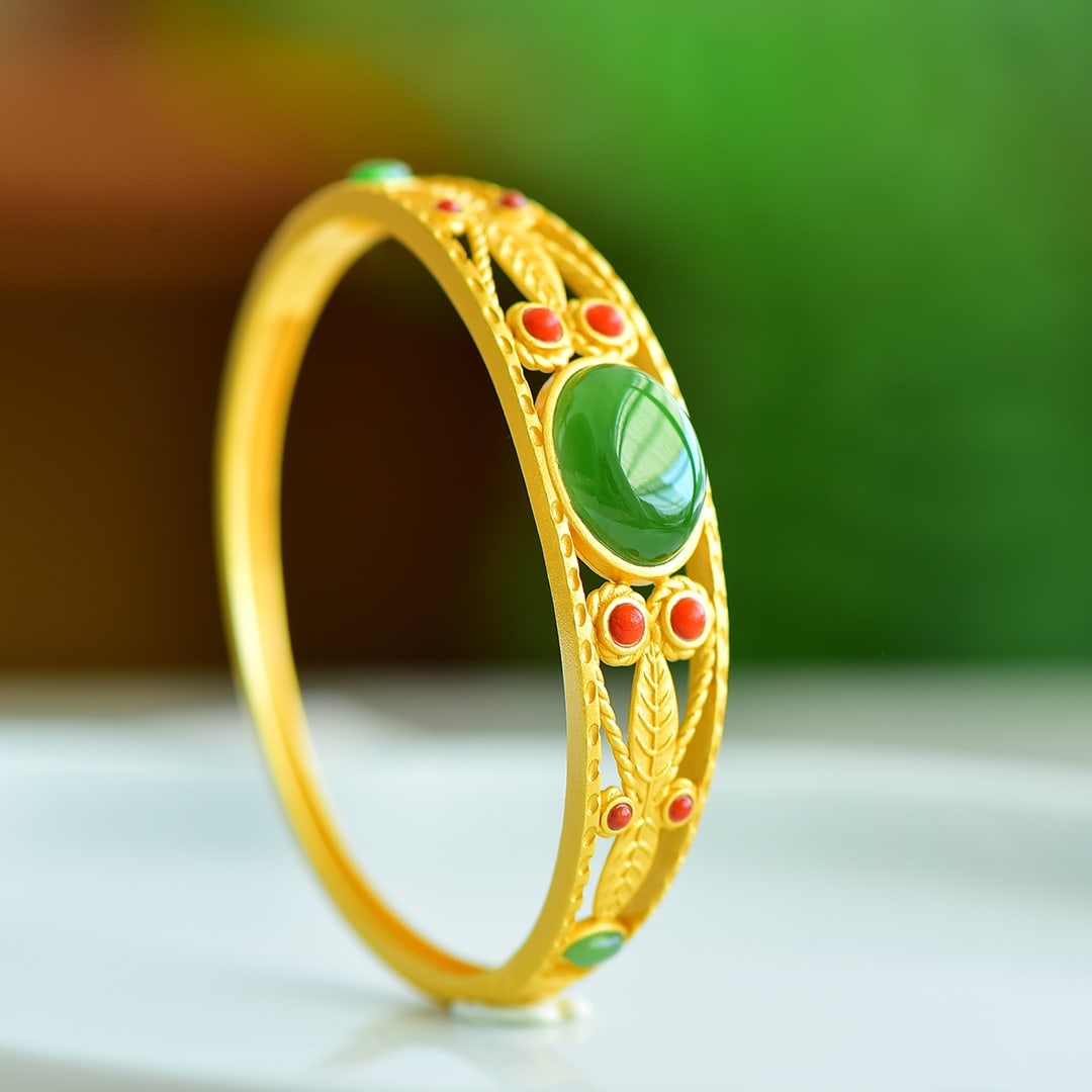 An Exquisite Sterling Silver-Gold Plated Inlaid Jasper Bracelet,Inlaid Gems: An Exquisite Sterling Silver-Gold Plated Inlaid Jasper Bracelet,Inlaid Gems,Size:12mmx16mm 纯银镀金镶碧玉手镯,嵌宝石