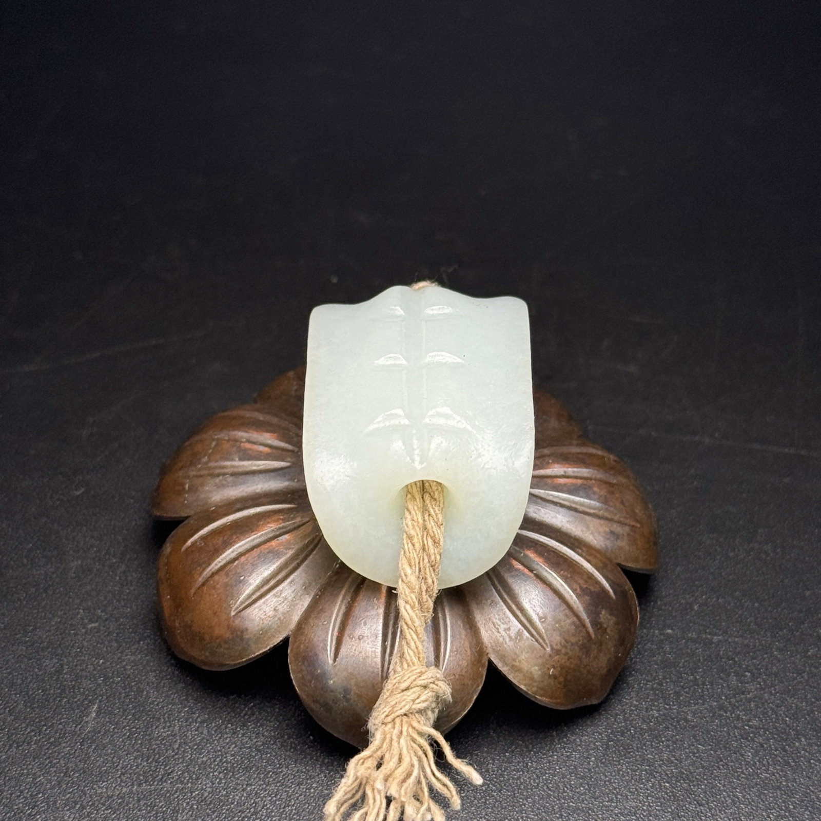 An Exquisite White Jade Turtle shell-Shaped Pendant - 4