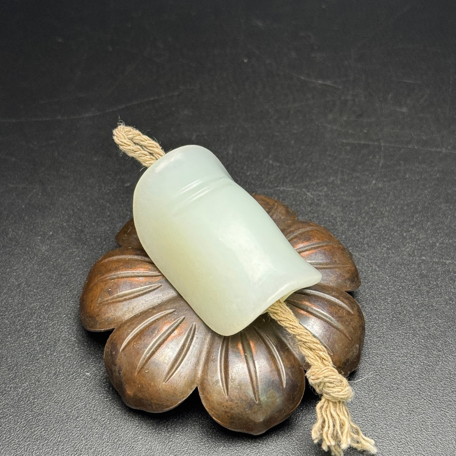 An Exquisite White Jade Turtle shell-Shaped Pendant - 5