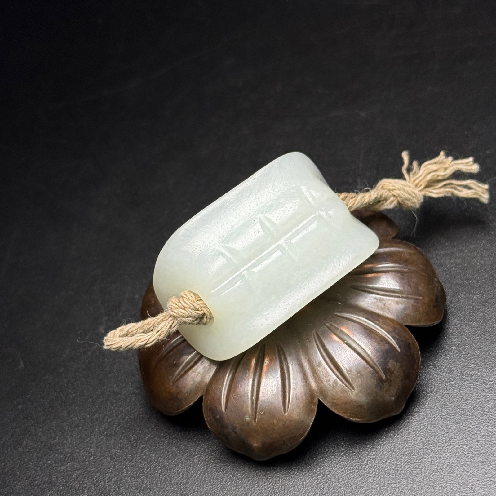 An Exquisite White Jade Turtle shell-Shaped Pendant - 6