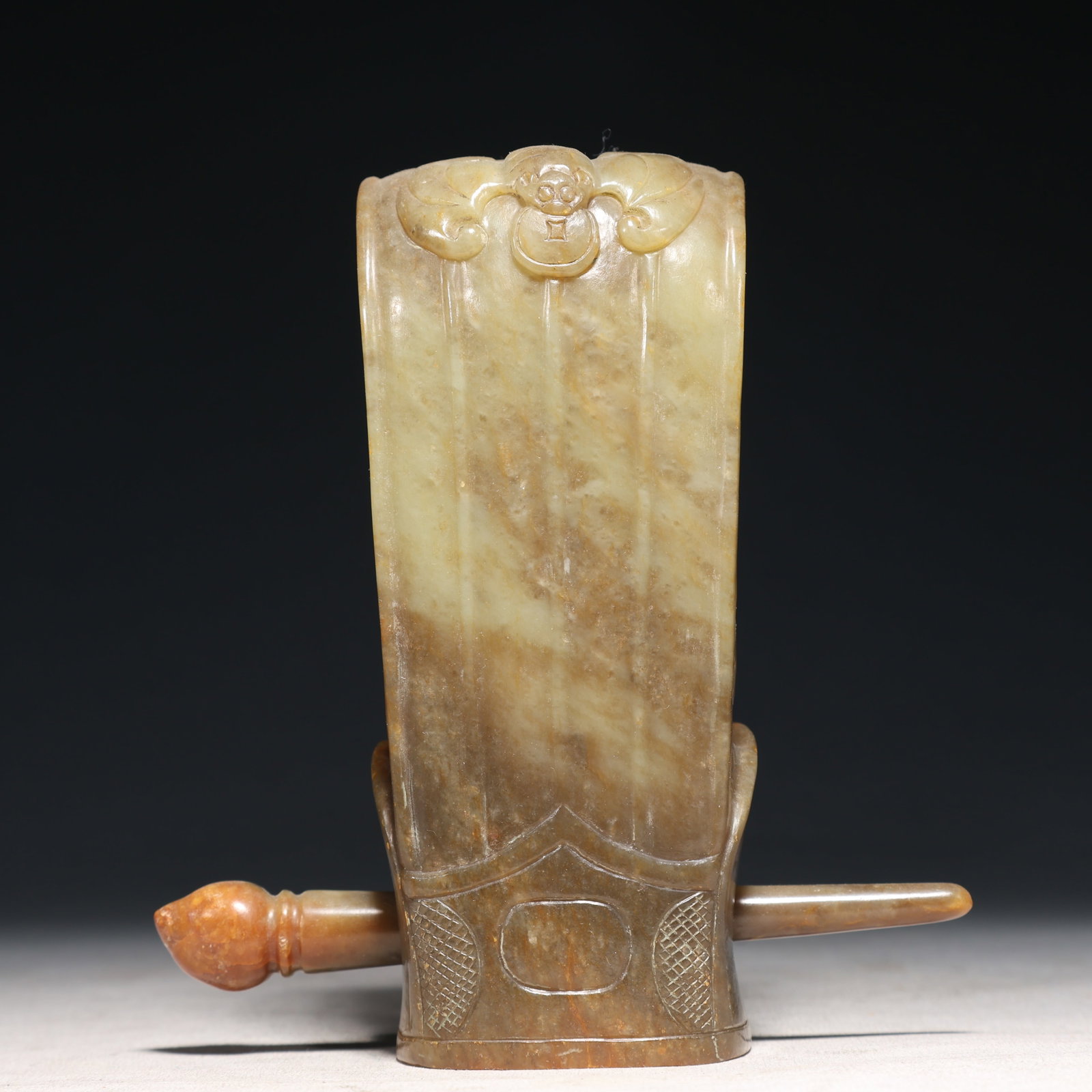 An Exquisite Greenish Jade Hair Band: An Exquisite Greenish Jade Hair Band ,Qing Dynasty, China,Size:cm Weight:5.9inx2.6inx16g 青白玉发束,中国清代