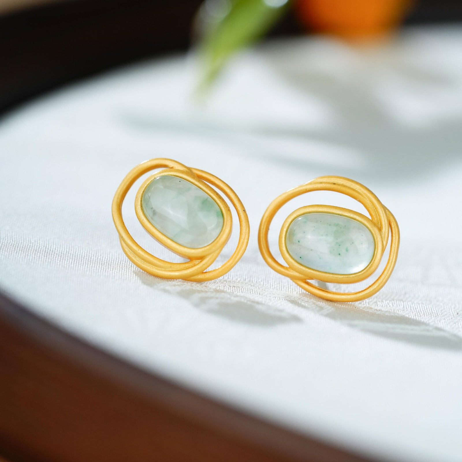 A Pair of Exquisite Sterling Silver-Gold Plated Inlaid Jadeite Earrings: A Pair of Exquisite Sterling Silver-Gold Plated Inlaid Jadeite Earrings 一对纯银镀金镶翡翠耳钉