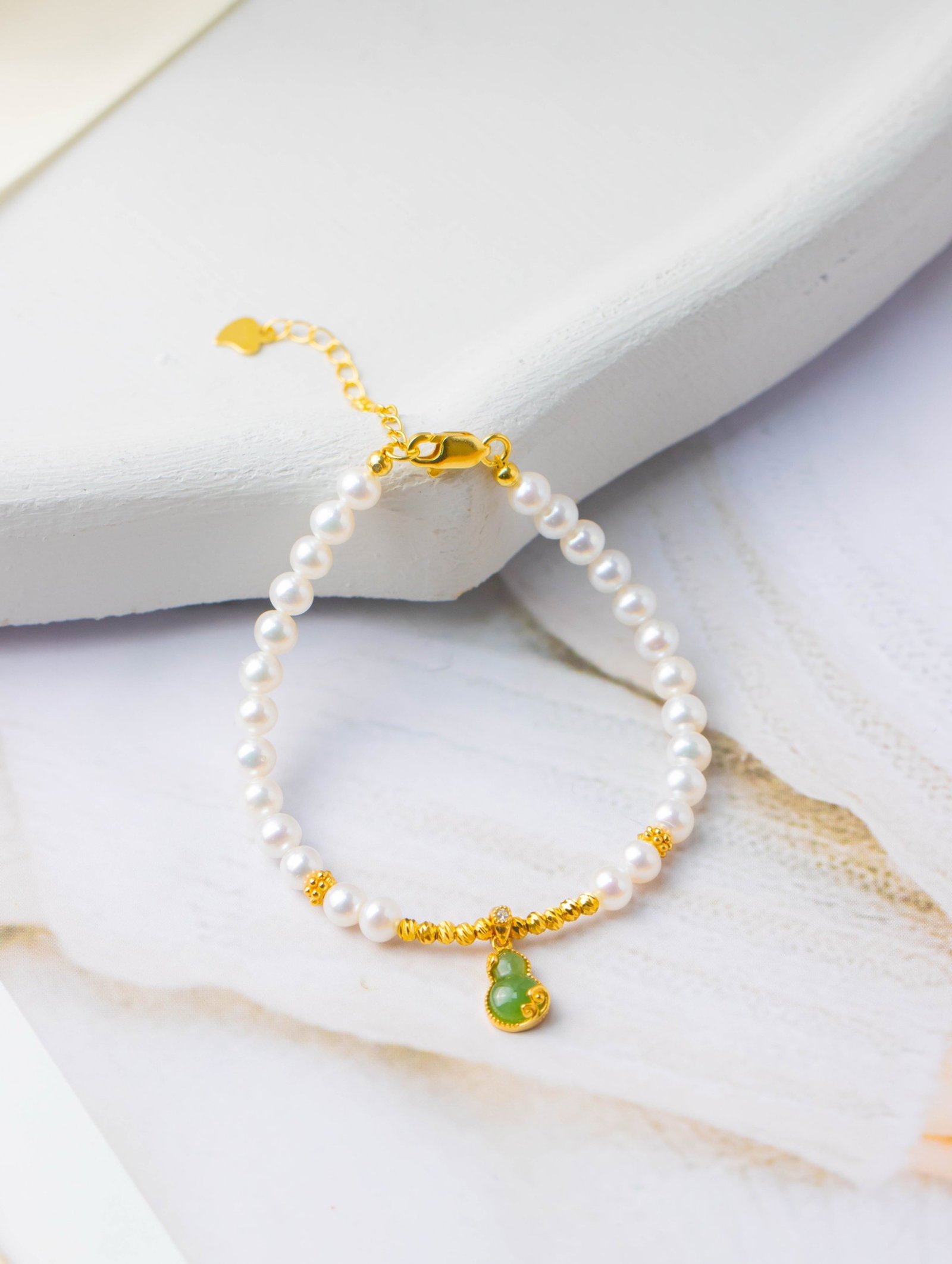 An Exquisite Sterling Silver-Gold Plated Inlaid Pearls Bracelets,Inlaid Jasper: An Exquisite Sterling Silver-Gold Plated Inlaid Pearls Bracelets,Inlaid Jasper 纯银镀金镶珍珠手链,嵌碧玉