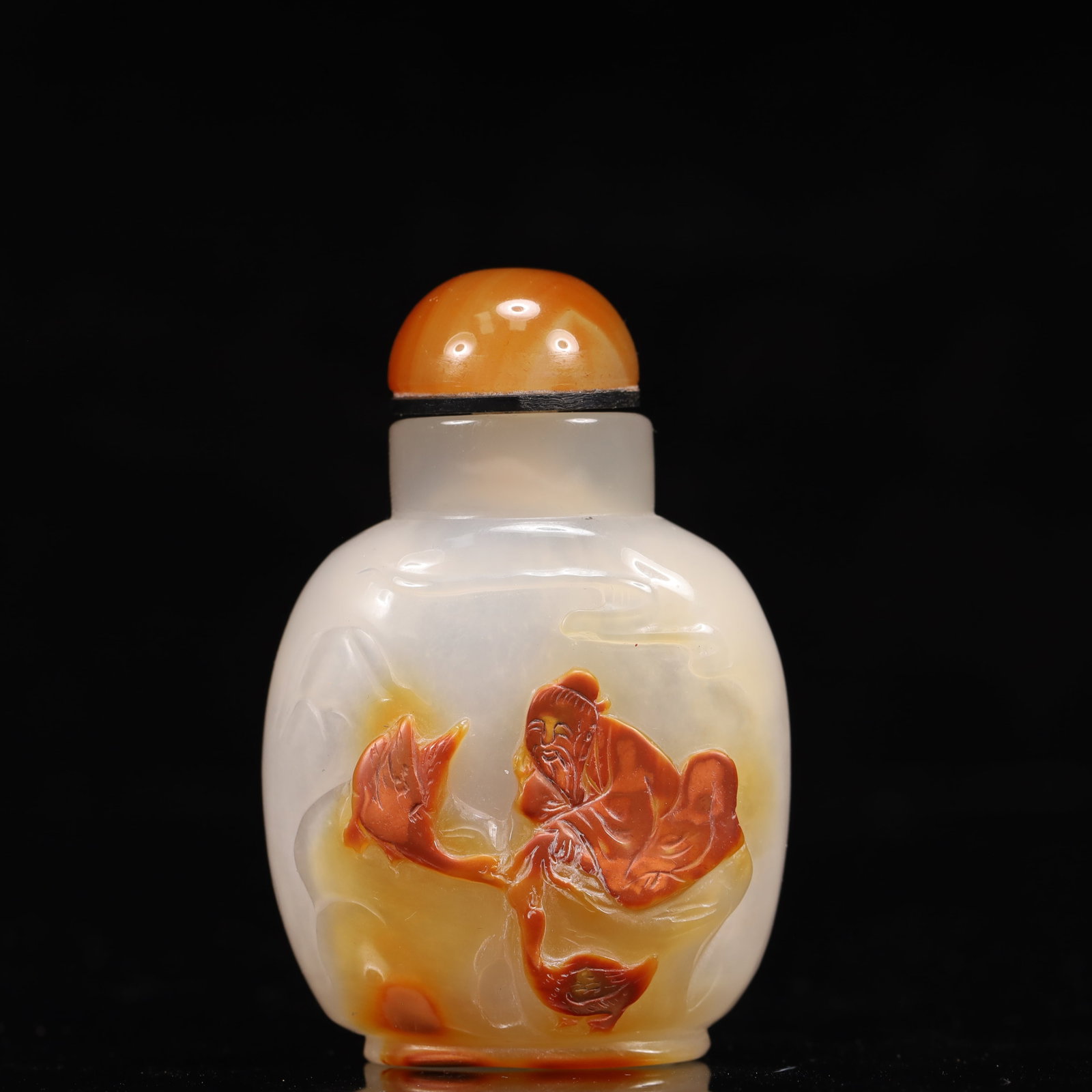 An Exquisite Agate Figure and Goose Pattern Snuff Bottle: An Exquisite Agate Figure and Goose Pattern Snuff Bottle,Qing Dynasty, China,Size:2inx1.2inx3in,Weight:75g 玛瑙人物鹅纹鼻烟壶,中国