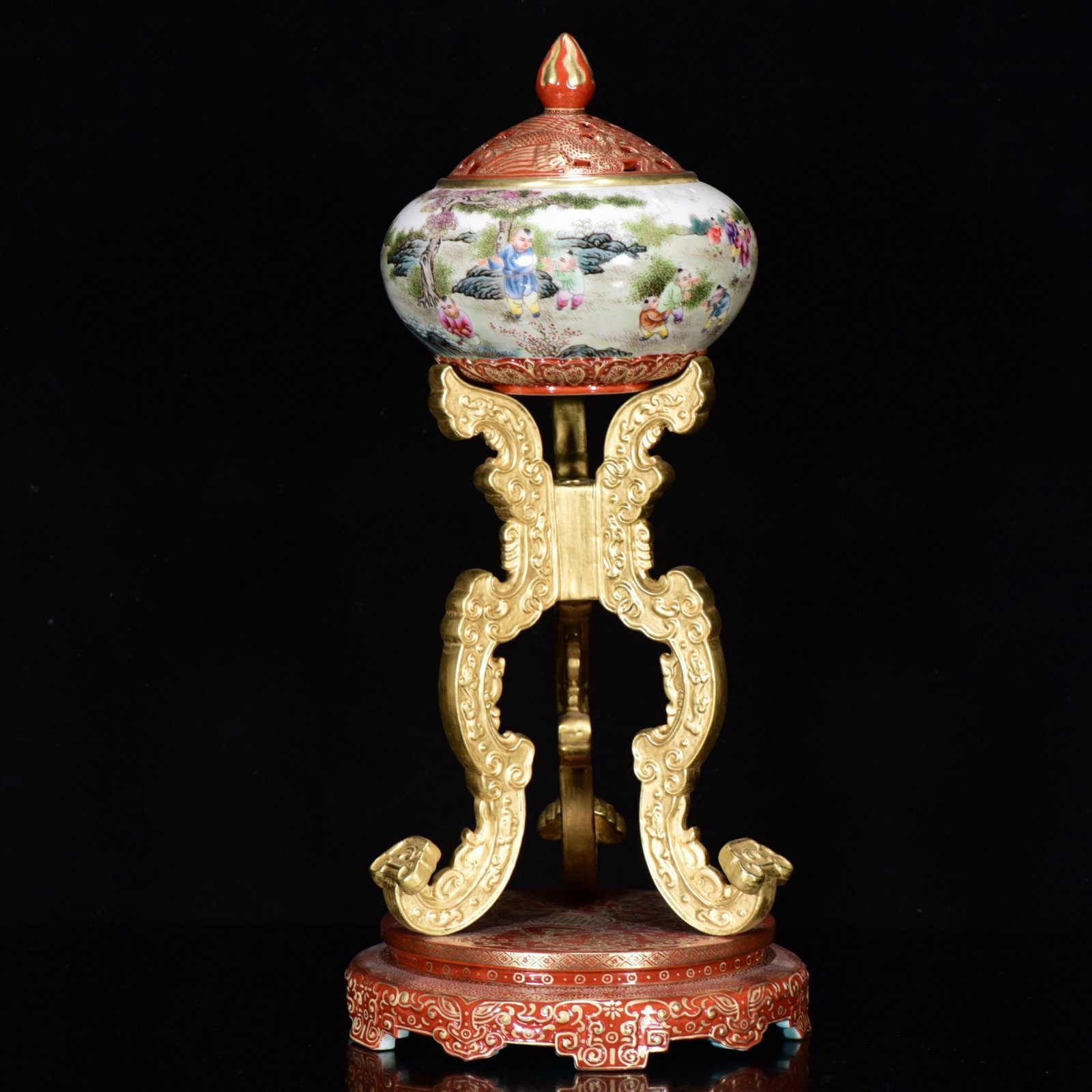 A Rare Enamel Gilt Character and Story Pattern Censer: A Rare Enamel Gilt Character and Story Pattern Censer,Qing Dynasty,China,Qianlong Six-character Mark,Size:11.8inx5.1in 珐琅彩鎏金人物故事纹&