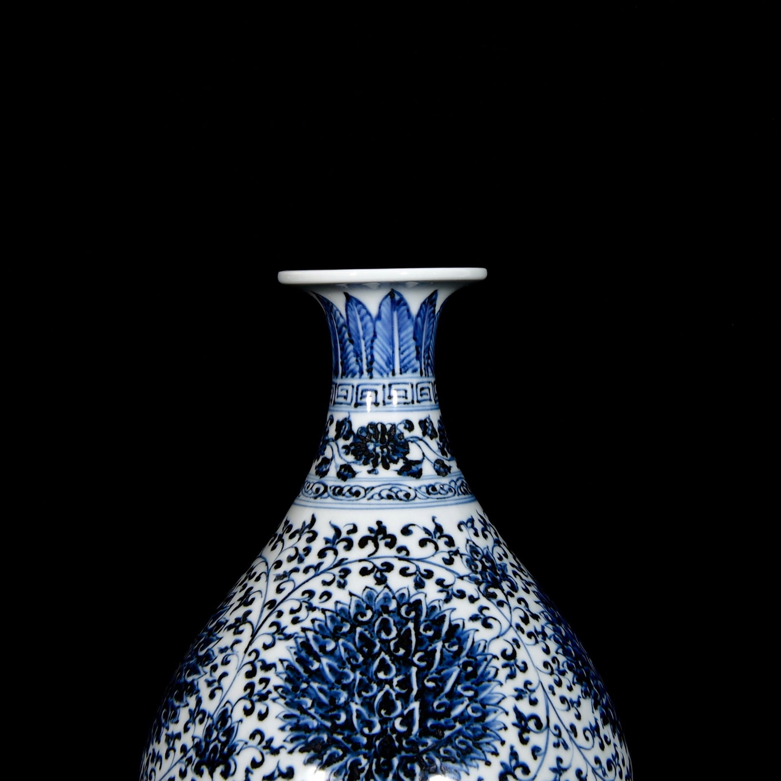 A Rare Blue and White Flower Pattern Vase - 2