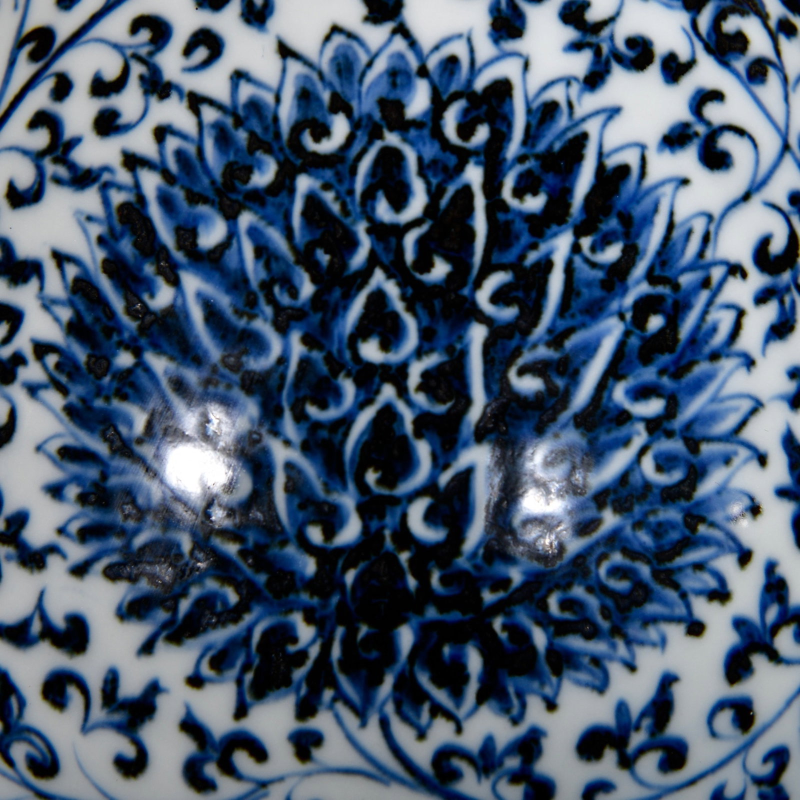 A Rare Blue and White Flower Pattern Vase - 4