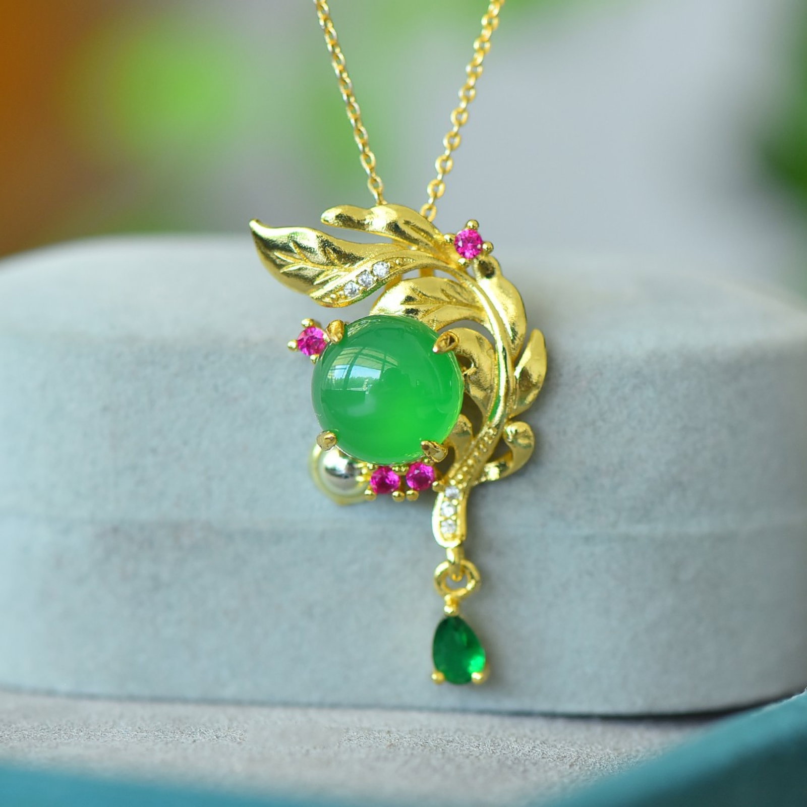 An Exquisite Pendant,Inlaid Diamond: An Exquisite Pendant Size:12mmx12mm 吊坠