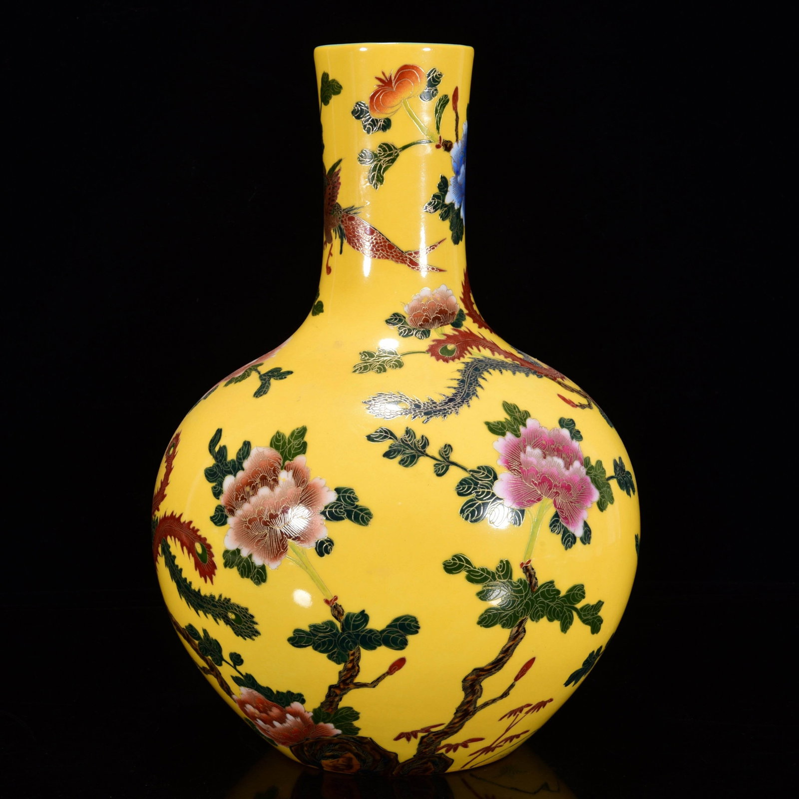 A Rare Enamel Flower and Phoenix Pattern Vase - 3