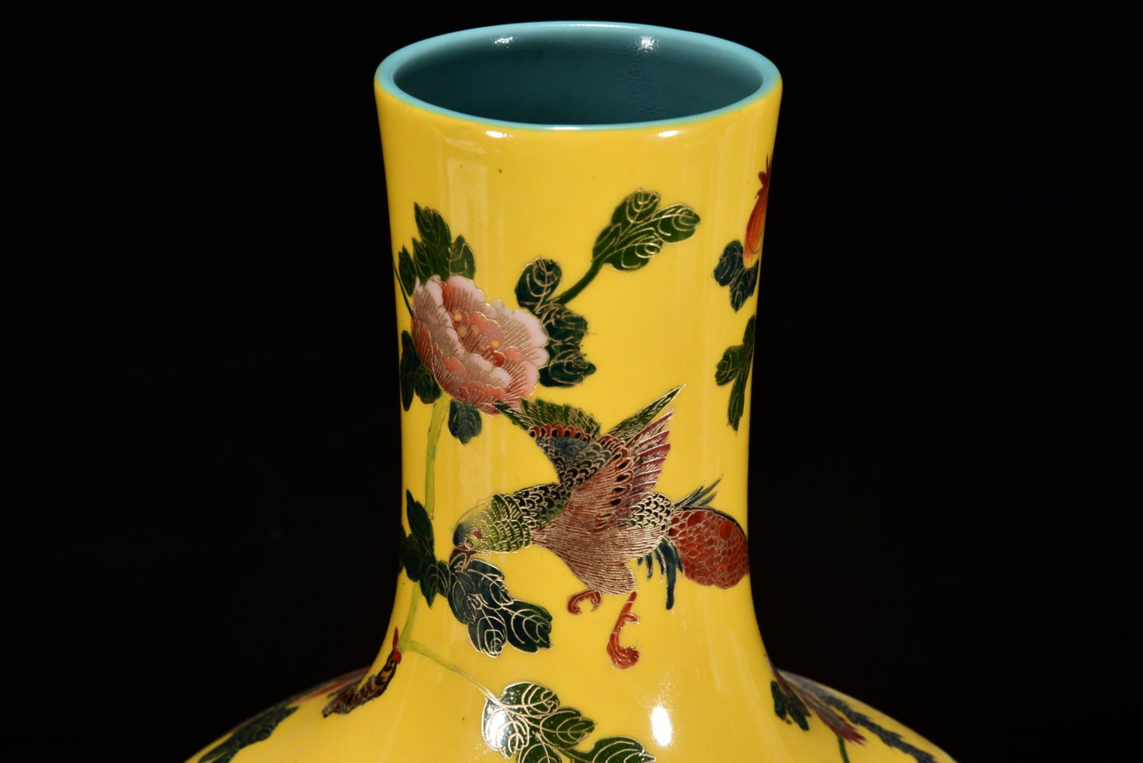 A Rare Enamel Flower and Phoenix Pattern Vase - 4