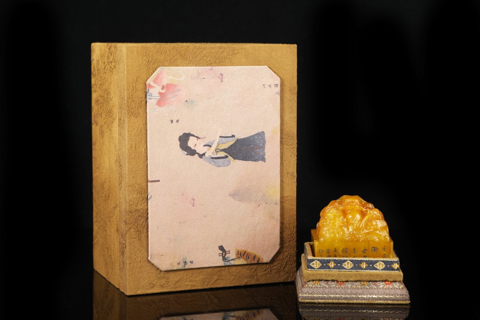 An Exquisite Tianhuang Stone Dragon Pattern Seal,With Poem: An Exquisite Tianhuang Stone Dragon Pattern Seal,With Poem,Qing Dynasty, China,Deng An Mark,Size:1.8inx2.2in,Weight:218g 田黄石龙纹印章,带诗ਧ