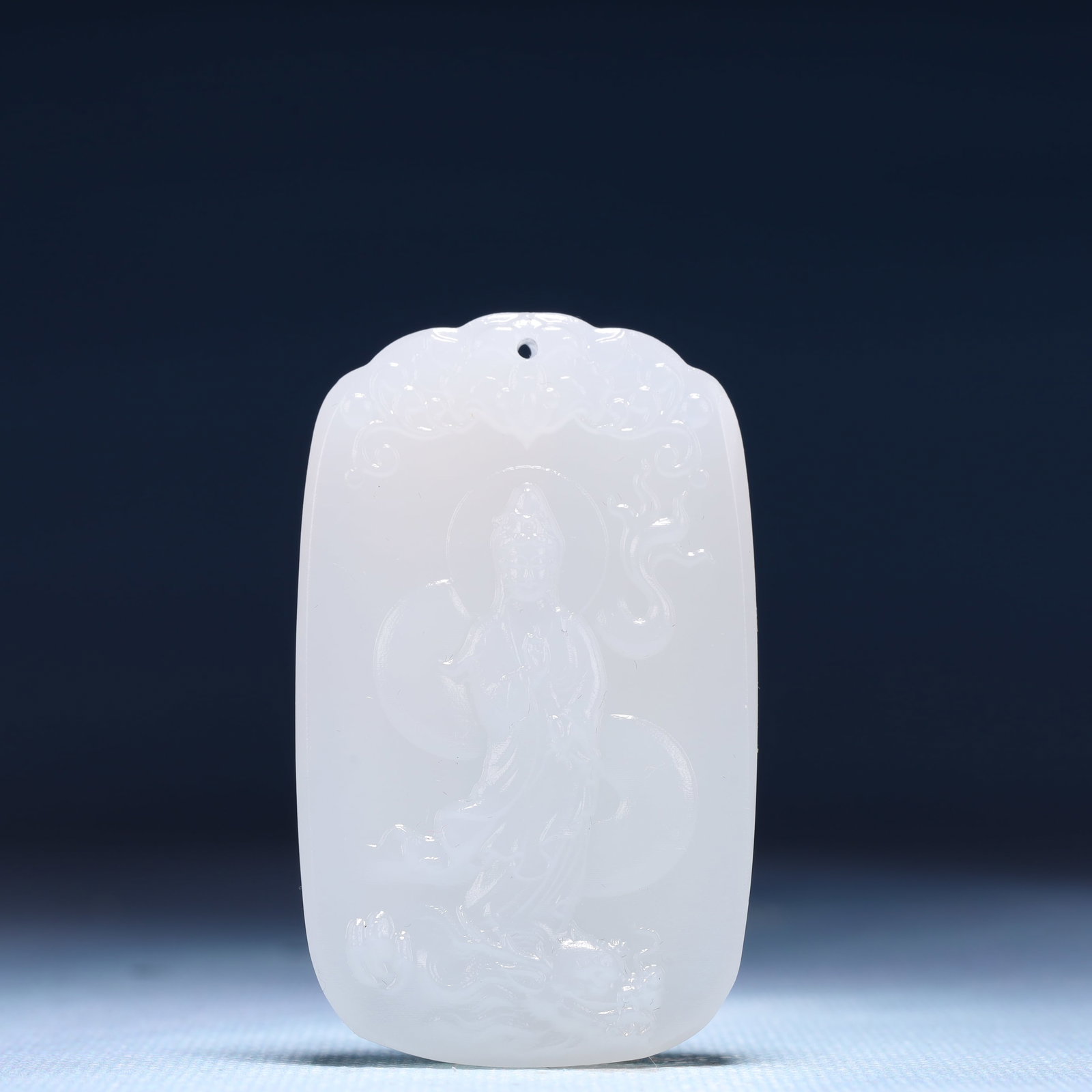 An Exquisite White Jade Statue of Avalokitesvara Pendant
