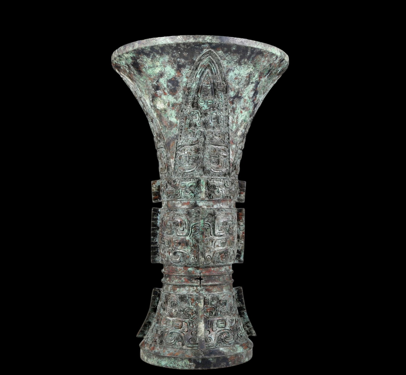 A precious bronze animal mask bottle: A precious bronze animal mask bottle with inscriptions. In ancient times, the surface was carefully carved, vividly demonstrating the superb skills of the craftsman. It has its own unique meaning and 