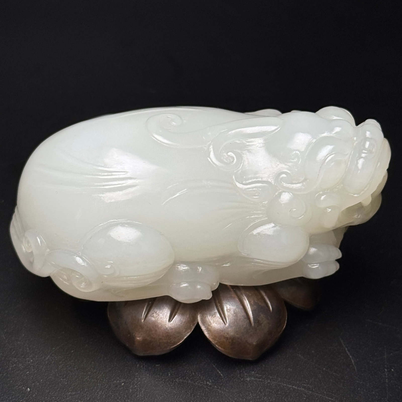 An Exquisite White Jade Auspicious Beast Hand Piece: An Exquisite White Jade Auspicious Beast Hand Piece,Qing Dynasty,China,Size:86mmx53mmx38mm,Weight:254g 白玉瑞兽手把件,中国清代