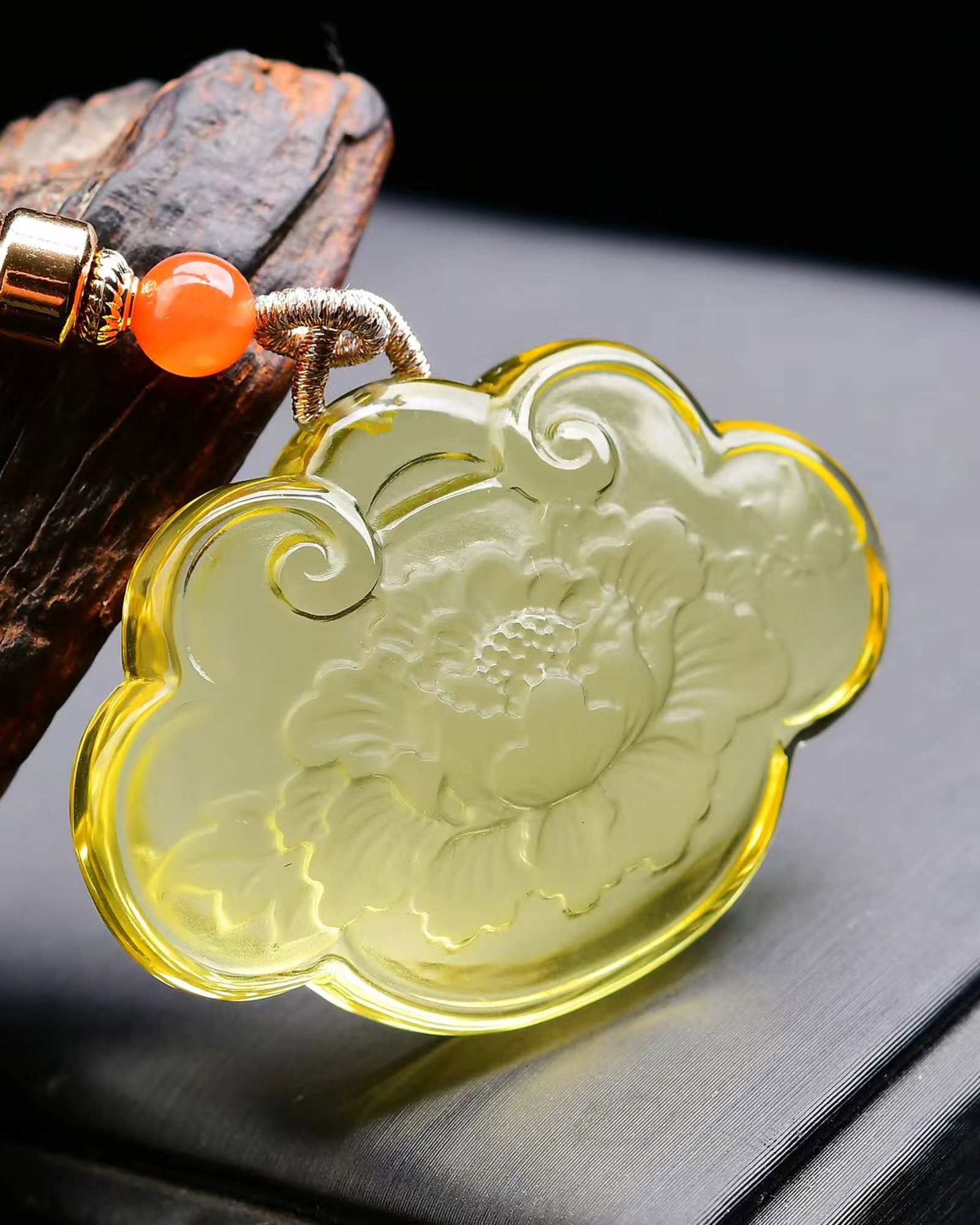 An Exquisite Crystal Peony Pattern Pendant - 3