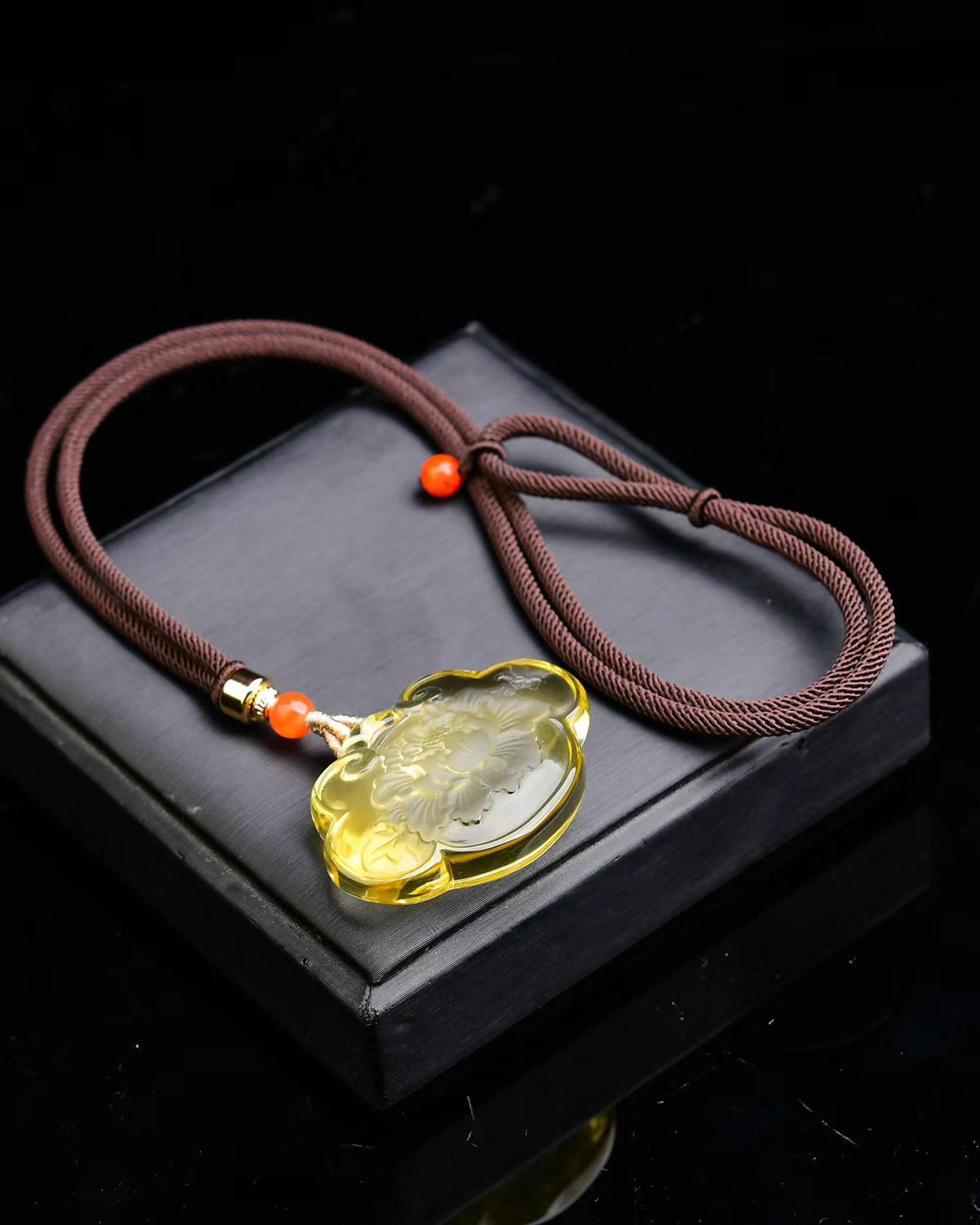 An Exquisite Crystal Peony Pattern Pendant - 5