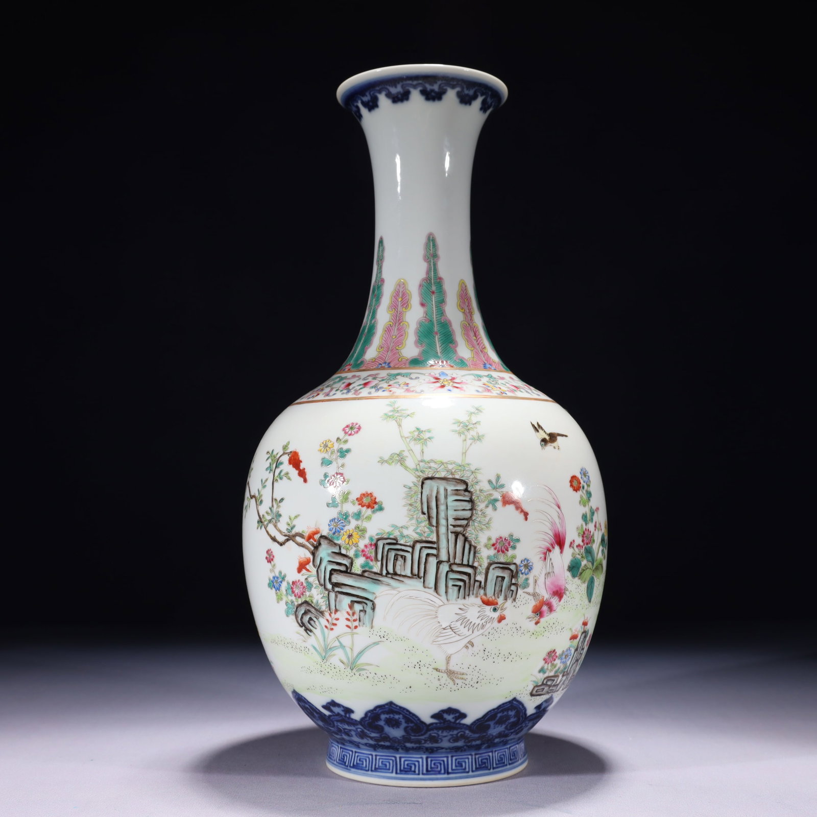 An Exquisite Famille-Rose Painted Gold Flower and Bird Pattern Vase: An Exquisite Famille-Rose Painted Gold Flower and Bird Pattern Vase,Qing Dynasty,China,Qianlong Six-character Mark,Size:6.7inx13.8in,Weight:1650g 粉彩描金花鸟ಬ