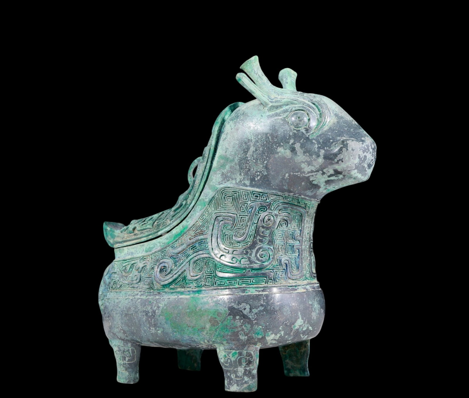 A precious bronze ewer with auspicious animal patterns - 2