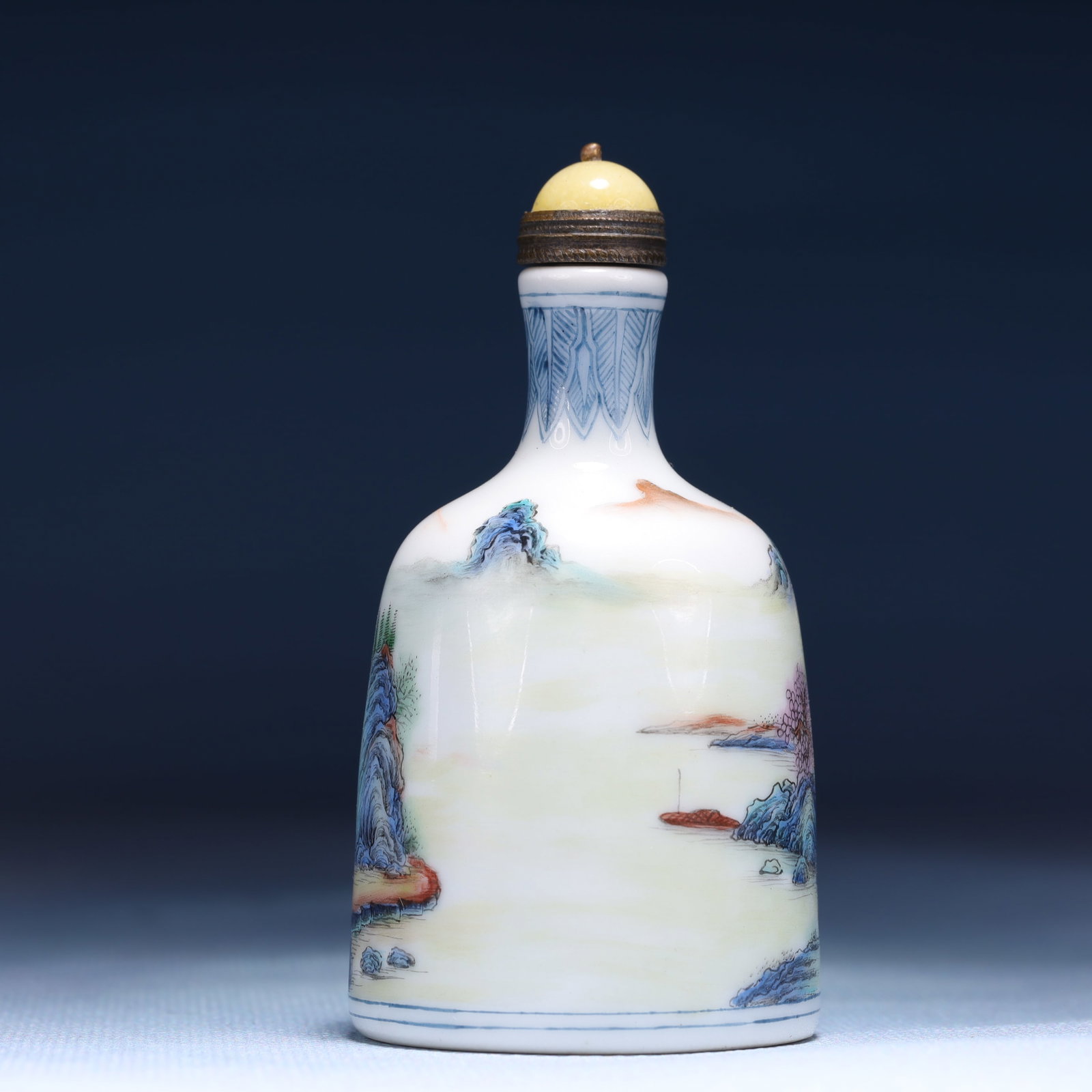An Exquisite Enamel Landscape Pattern Snuff Bottle - 4