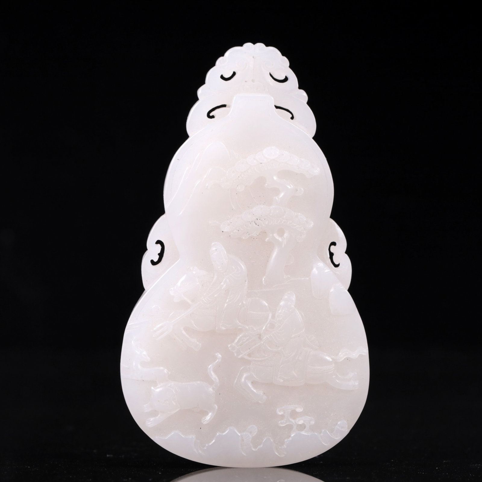 An Exquisite White Jade Figure Pattern Pendant: An Exquisite White Jade Figure Pattern Pendant,Qing Dynasty, China,Size:1.6inx0.4inx3.9in,Weight:88g 白玉人物纹挂件,中国清代