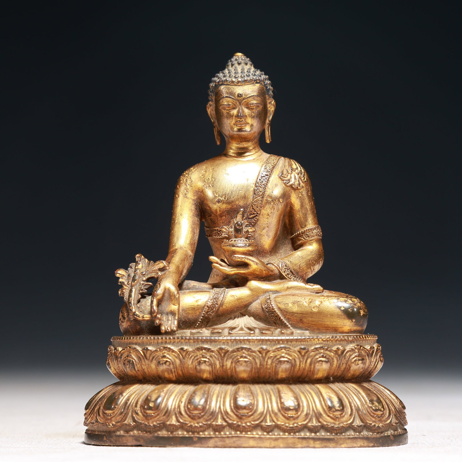 A Solemn Gilt Bronze Statue of Sakyamuni: A Solemn Gilt Bronze Statue of Sakyamuni,Qing Dynasty,China,Size:3.1inx2.2inx3.9in,Weight:200g 铜鎏金释迦摩尼像,中国清代