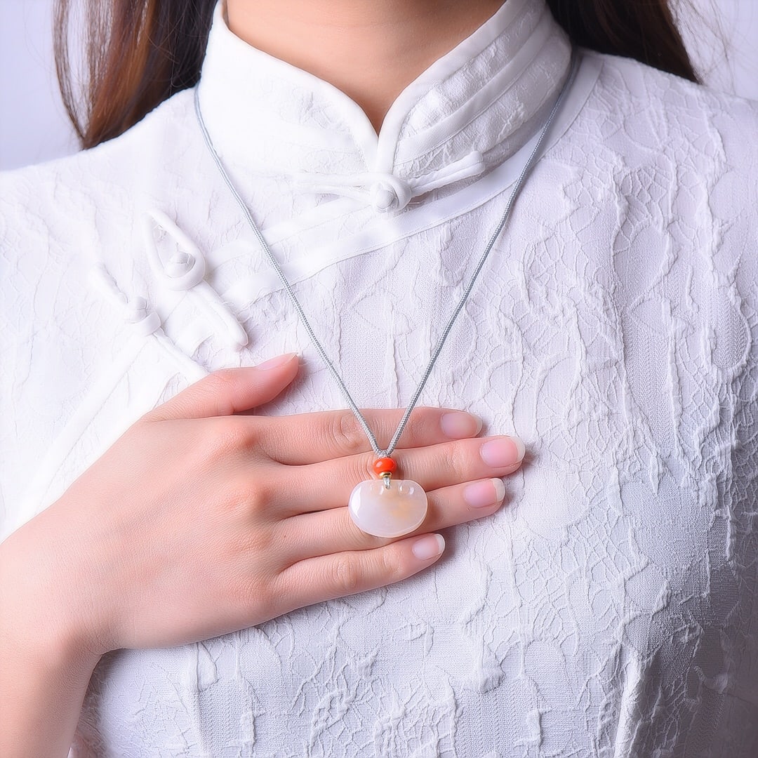 An Exquisite Jadeite Pendant: An Exquisite Jadeite Pendant,Size:19mmx26mm 翡翠挂件