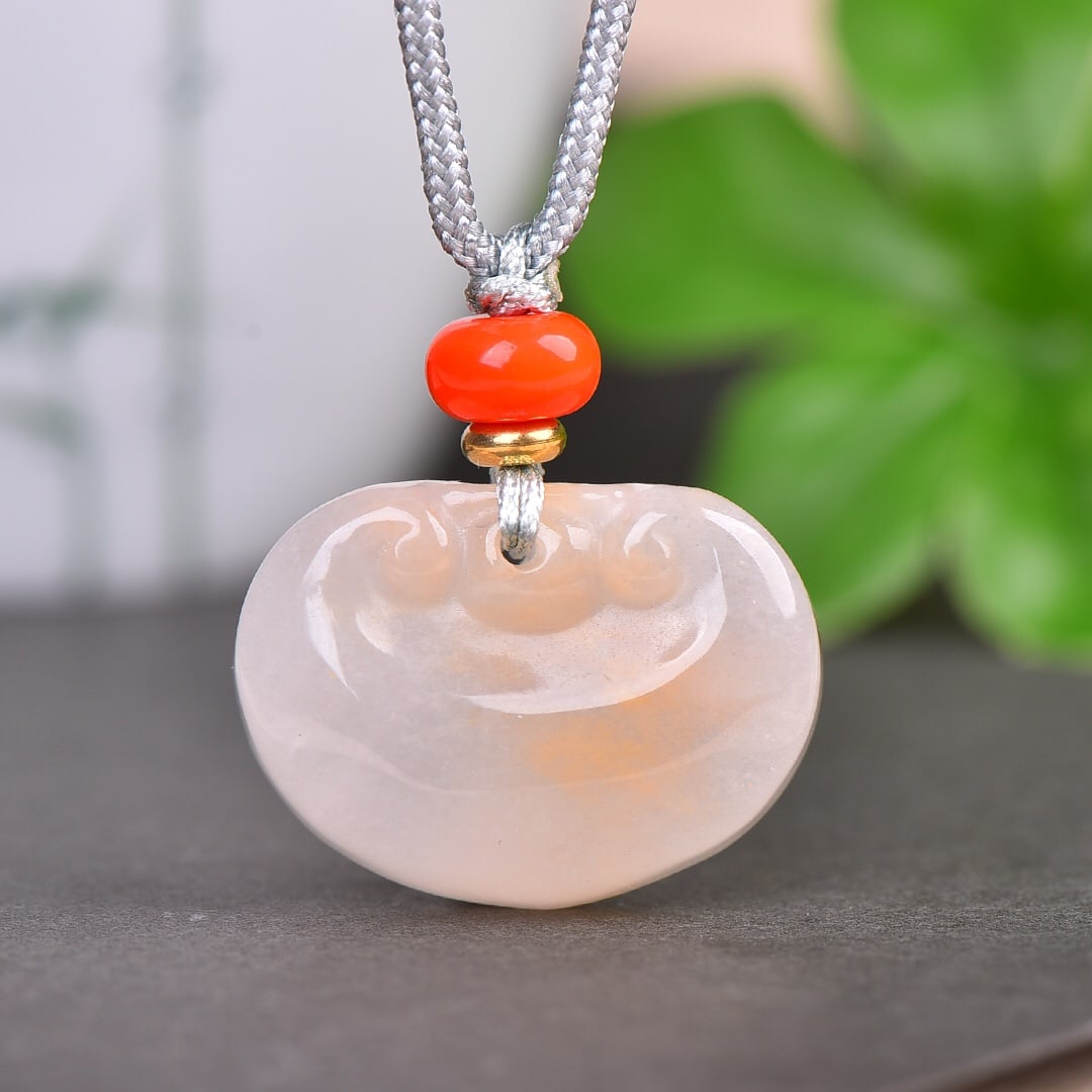 An Exquisite Jadeite Pendant - 2