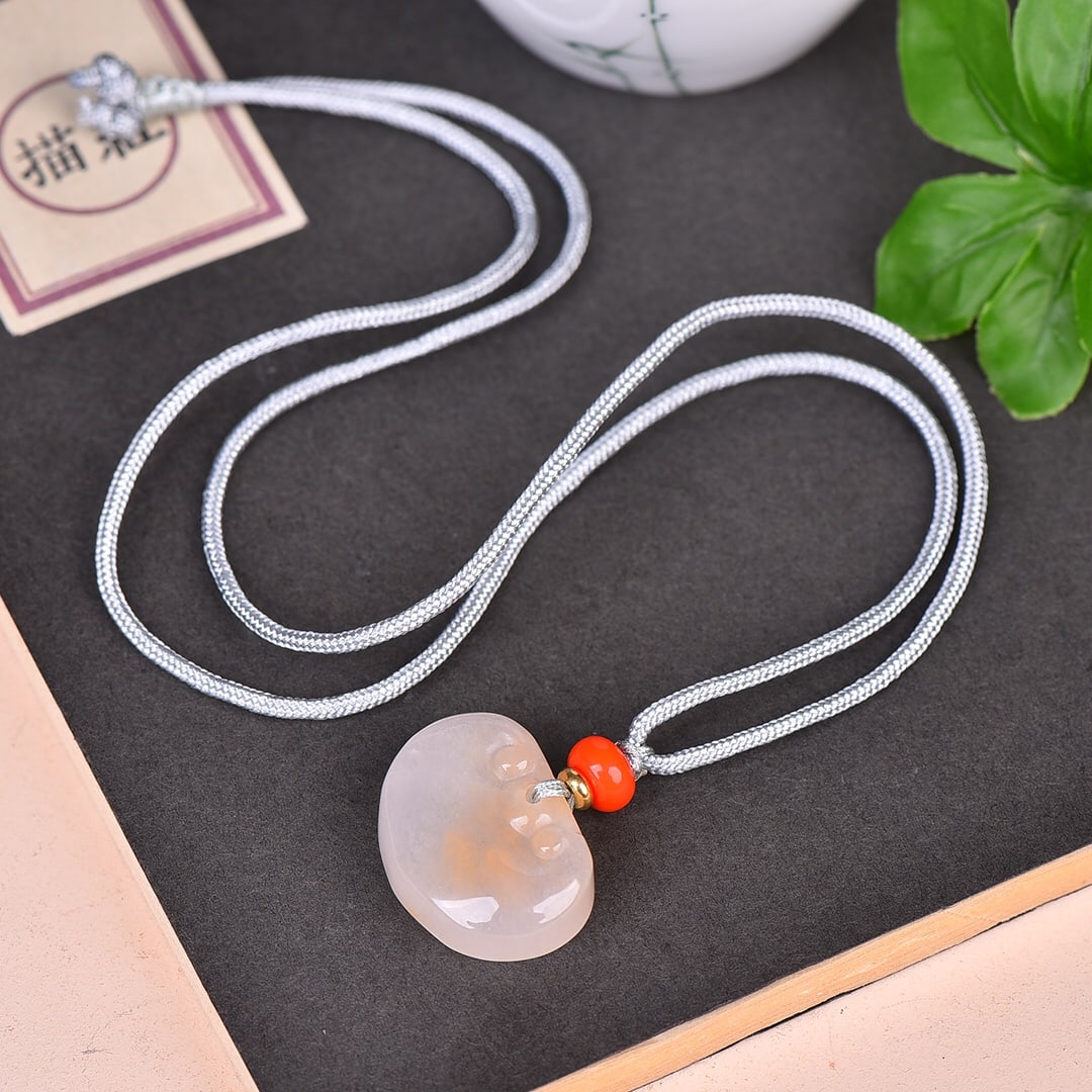 An Exquisite Jadeite Pendant - 3