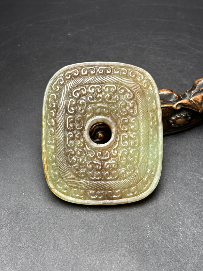 An Exquisite White Jade Ruyi Pattern Pendant: An Exquisite White Jade Ruyi Pattern Pendant,Qing Dynasty,China,Size:55mmx65mmx9mm,Weight:62g 白玉如意纹挂件,中国清代
