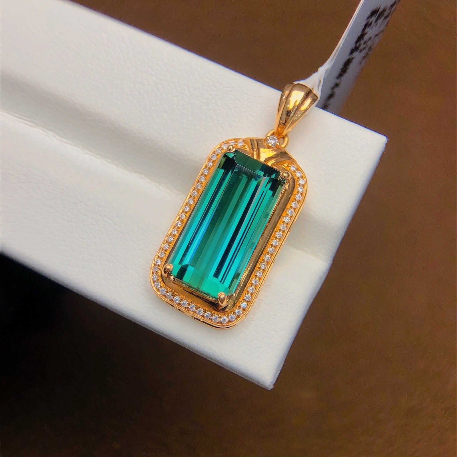 5.43Ctw Sterling Silver-Gold Plated Inlaid Natural Tourmaline Necklace: 5.43Ctw Sterling Silver-Gold Plated Inlaid Natural Tourmaline Necklace,Size:15.4mmx7.2mm 5.43Ctw纯银镀金嵌天然碧玺项链