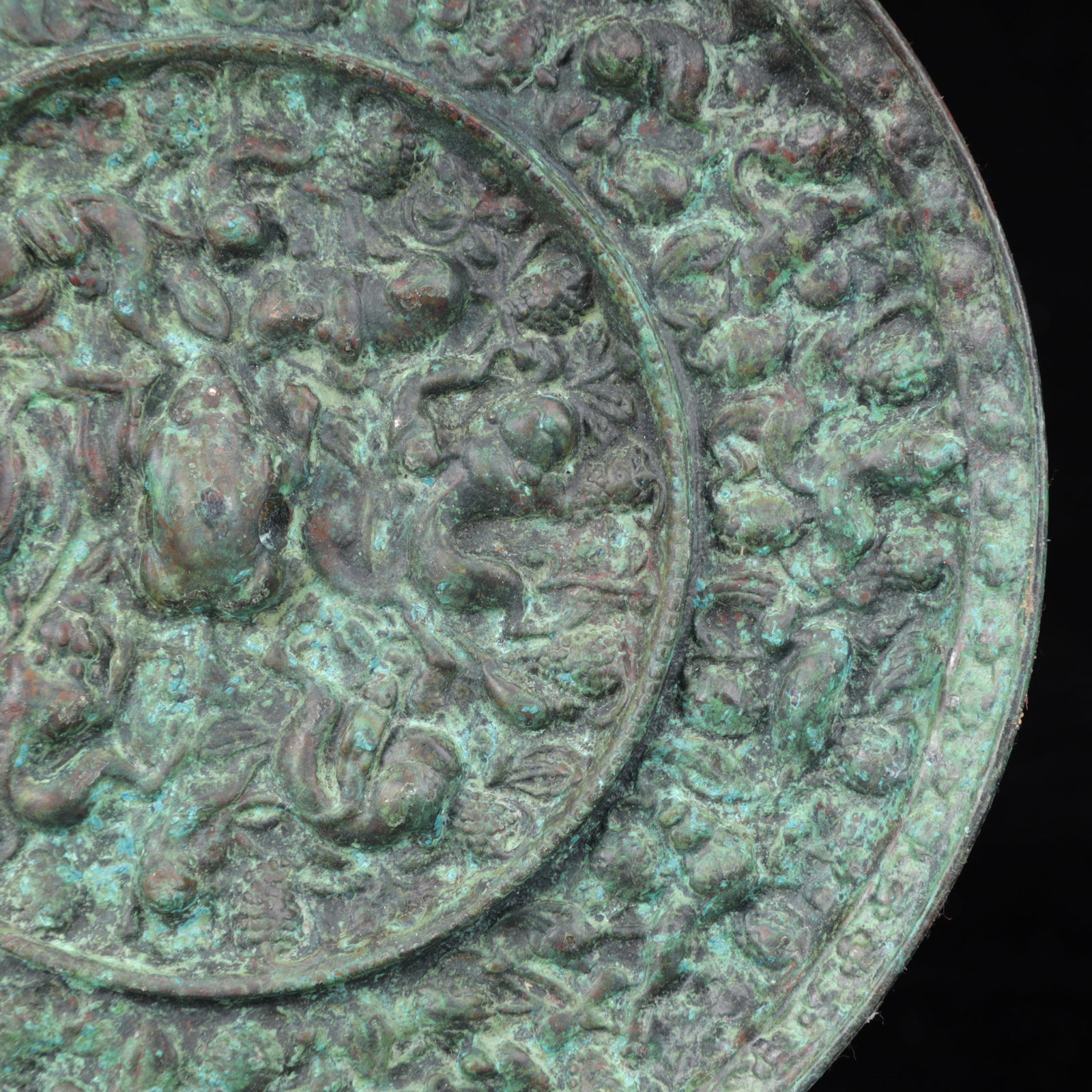 An Archaic Bronze Animal Pattern Round Mirror - 4