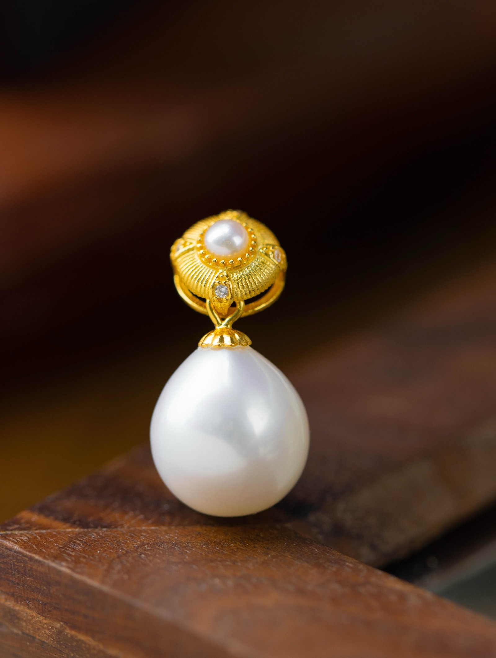 An Exquisite Sterling Silver-Gold Plated Inlaid Pearls Pendant,Inlaid Diamond: An Exquisite Sterling Silver-Gold Plated Inlaid Pearls Pendant,Inlaid Diamond 纯银镀金镶珍珠吊坠,嵌钻石