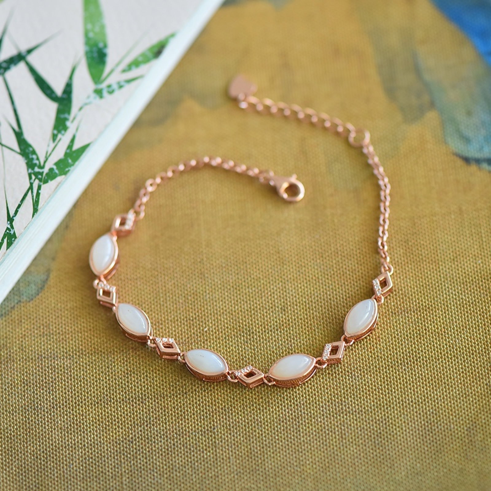 An Exquisite Sterling Silver-Gold Plated Inlaid White Jade Bracelets,Inlaid Diamond: An Exquisite Sterling Silver-Gold Plated Inlaid White Jade Bracelets,Inlaid Diamond 纯银镀金镶白玉手链,嵌钻石