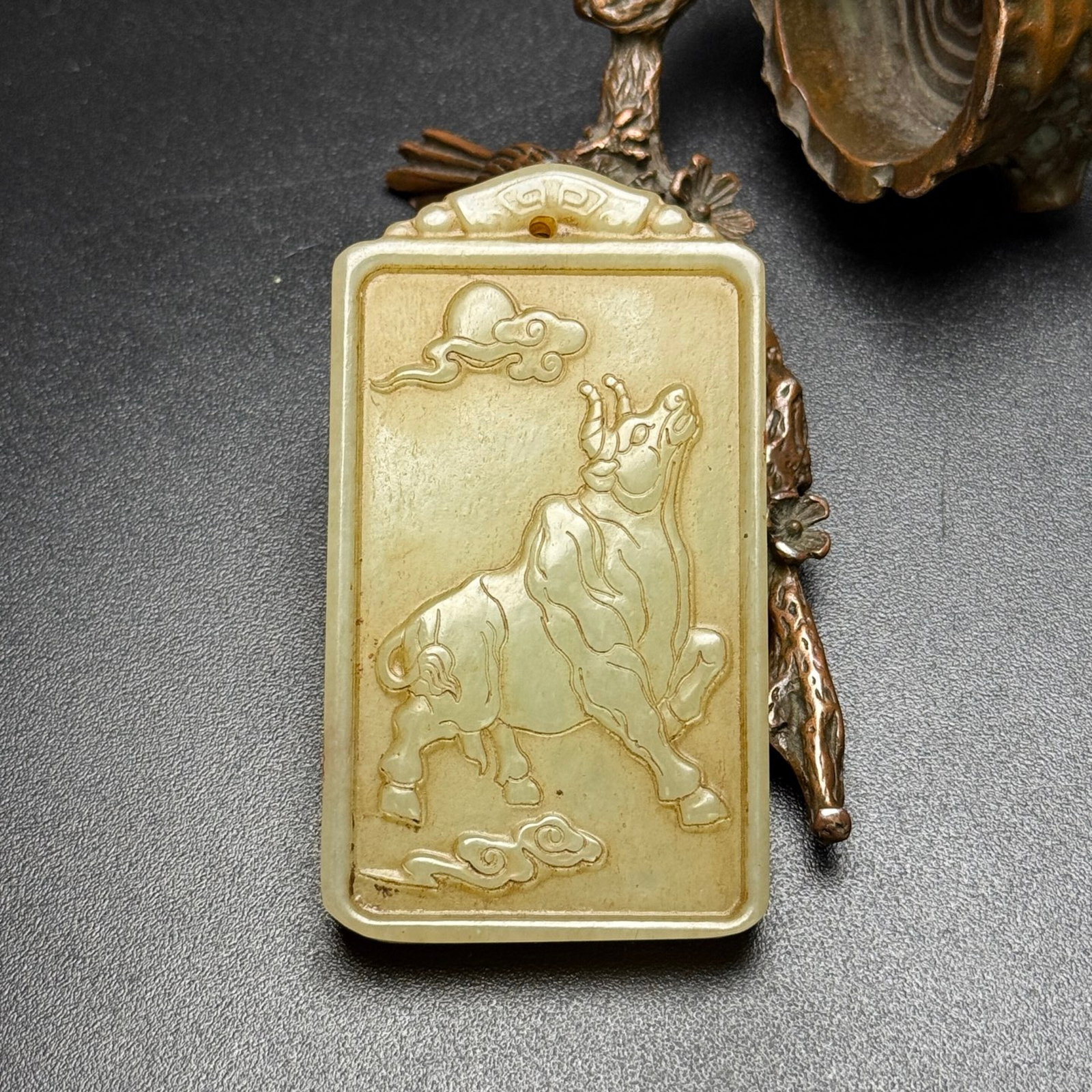 An Exquisite White Jade Buffalo Pattern Pendant: An Exquisite White Jade Buffalo Pattern Pendant,Qing Dynasty,China,Size:70mmx39mmx7mm,Weight:51g 白玉牛纹挂件,中国清代