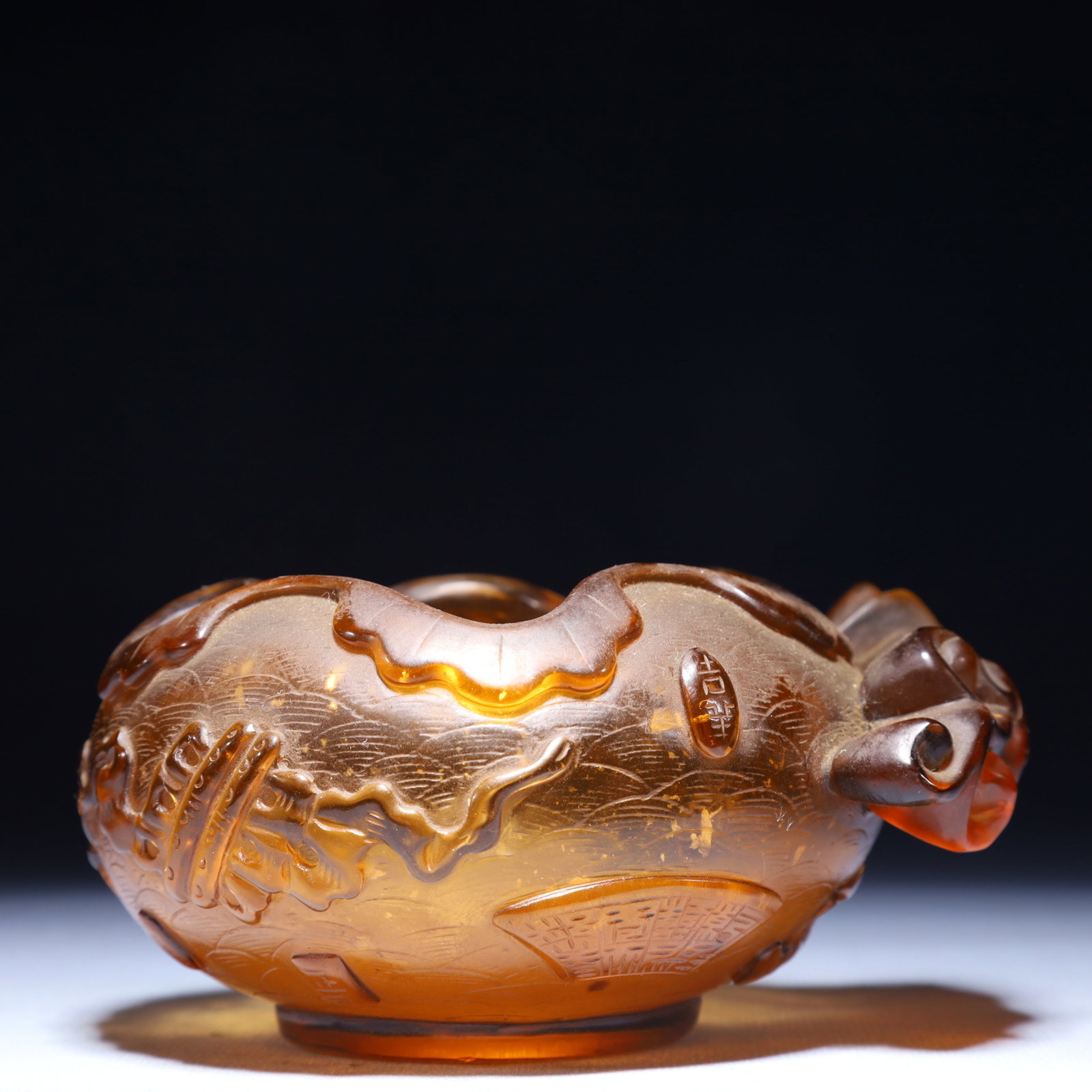 An Exquisite Glass Flower Pattern Jar