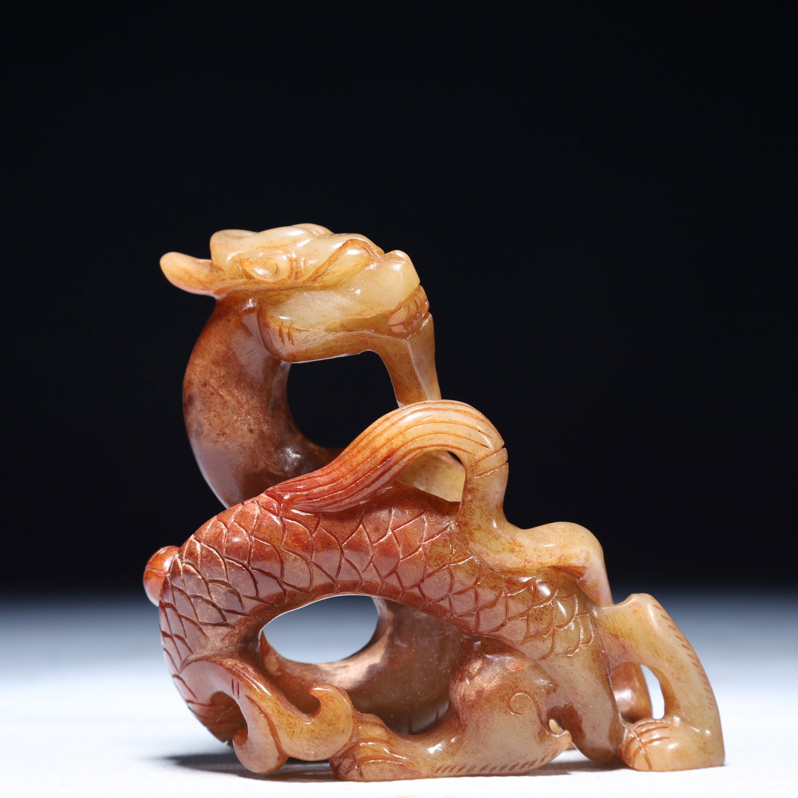 An Exquisite White Jade Dragon Ornament: An Exquisite White Jade Dragon Ornament,Qing Dynasty,China,Size:2.8inx4。3.1in,Weight:200g 白玉龙摆件,中国清代