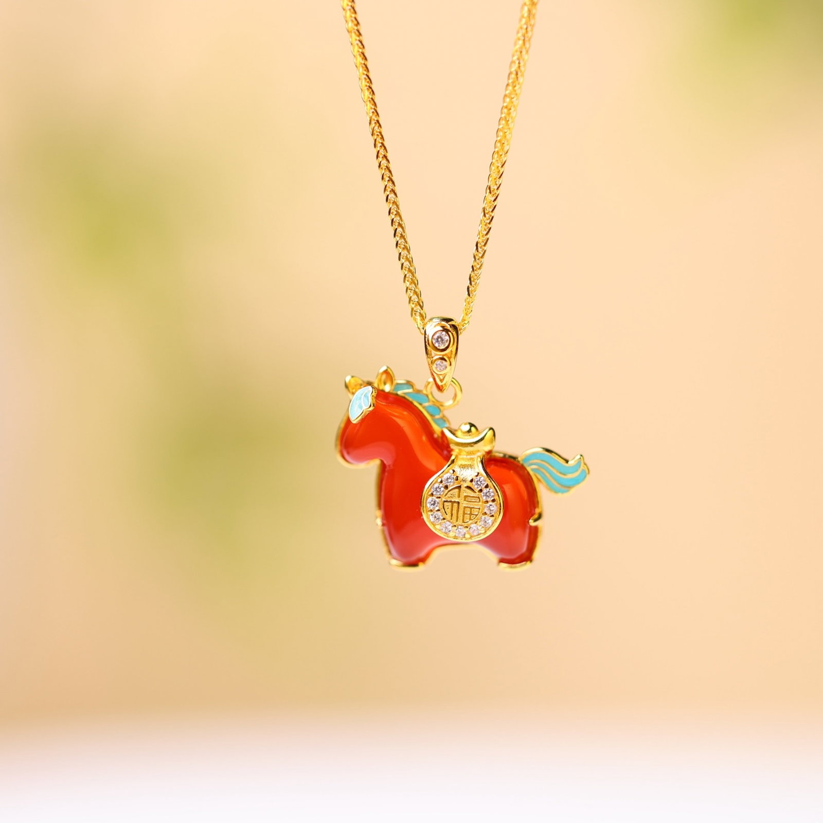 An Exquisite Sterling Silver-Gold Plated Inlaid Red Agate Necklace,Inlaid Diamond: An Exquisite Sterling Silver-Gold Plated Inlaid Red Agate Necklace,Inlaid Diamond,Size:14mmx15mm 纯银镀金镶红玛瑙项链,嵌钻௾