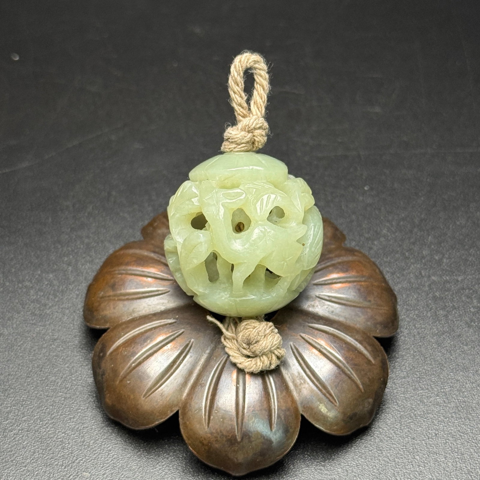 An Exquisite White Jade Hollow Deer Pattern Pendant (1 of 7)