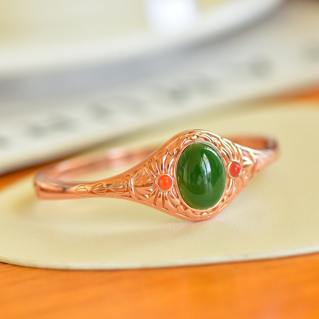 An Exquisite Sterling Silver Inlaid Jasper Bracelet: An Exquisite Sterling Silver Inlaid Jasper Bracelet,Size:12mmx16mm 纯银镶碧玉手镯