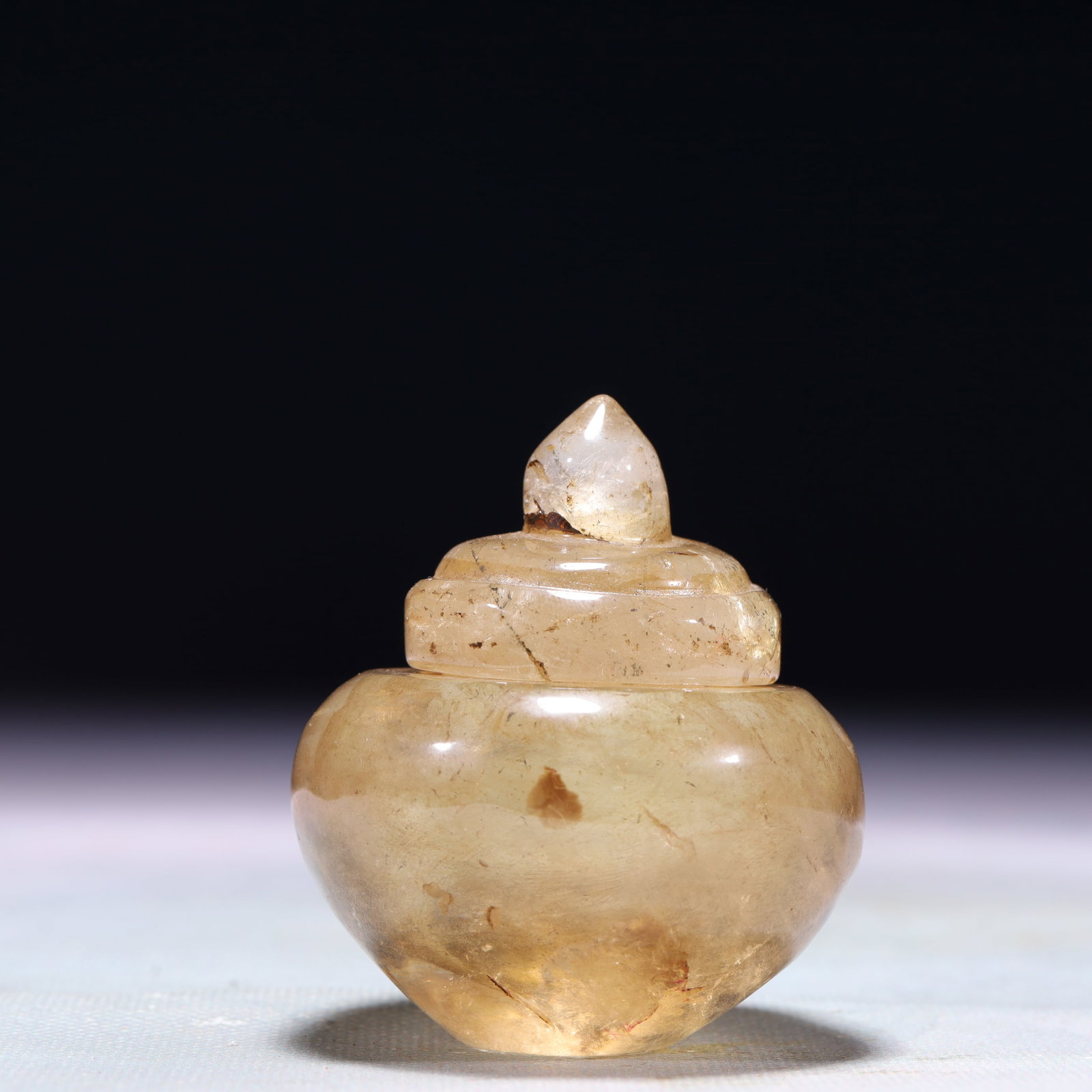 An Exquisite Crystal Jar with Cover: An Exquisite Crystal Jar with Cover,Qing Dynasty,China,Size:2inx3in,Weight:196g 水晶盖罐,中国清代