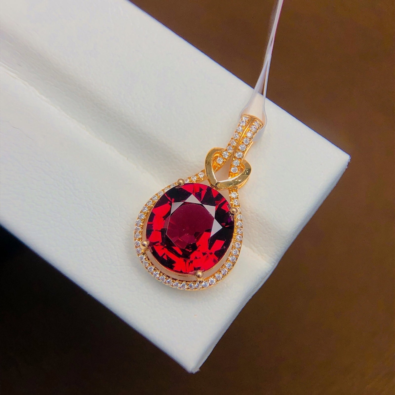 4Ctw Sterling Silver-Gold Plated Inlaid Natural Gemstone Necklace: 4Ctw Sterling Silver-Gold Plated Inlaid Natural Gemstone Necklace,Size:9.9mmx9.1mm 4Ctw纯银镀金嵌天然宝石项链