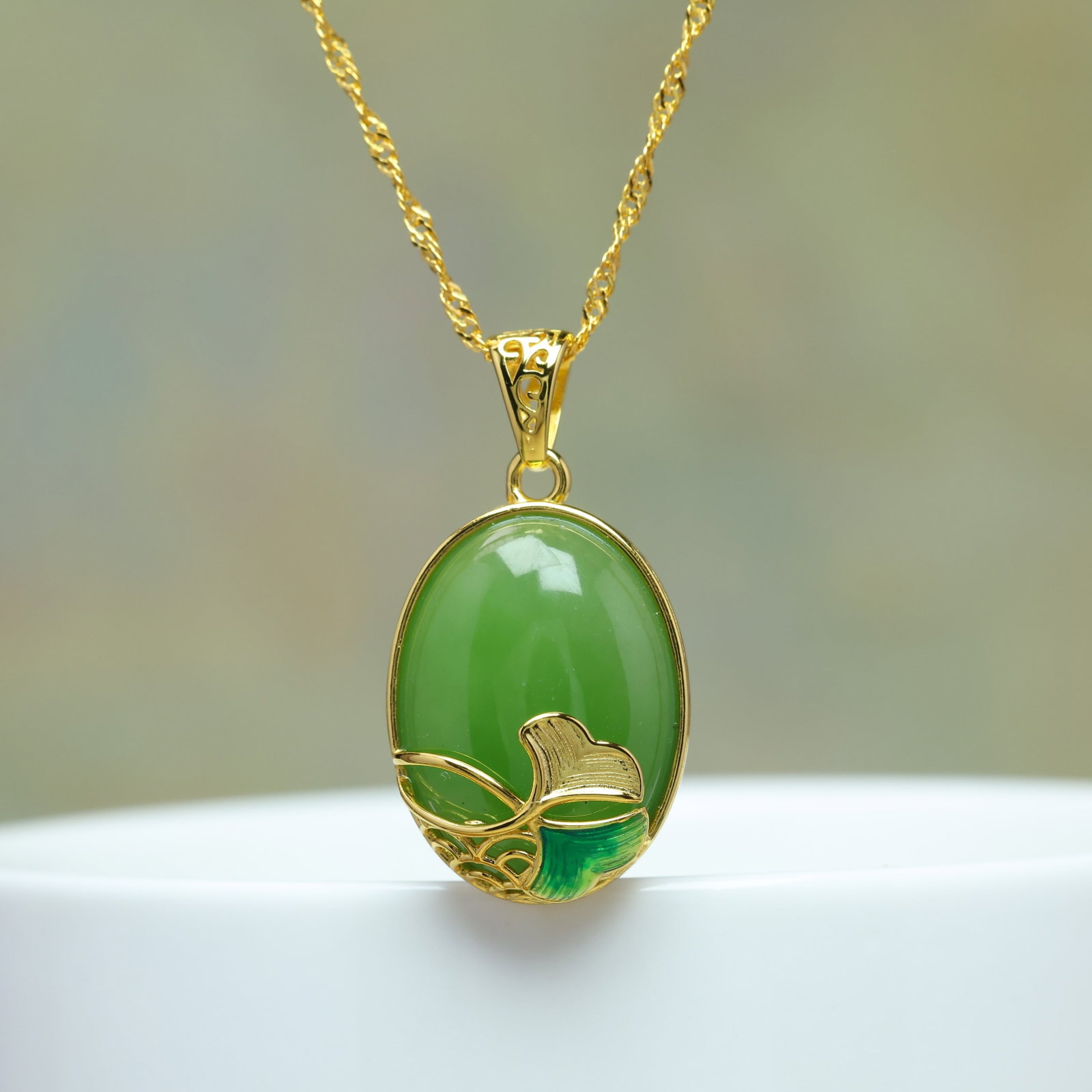 An Exquisite Sterling Silver-Gold Plated Inlaid Jasper Enamel Pendant: An Exquisite Sterling Silver-Gold Plated Inlaid Jasper Enamel Pendant,Size:13mmx18mm 纯银镀金镶碧玉珐琅吊坠
