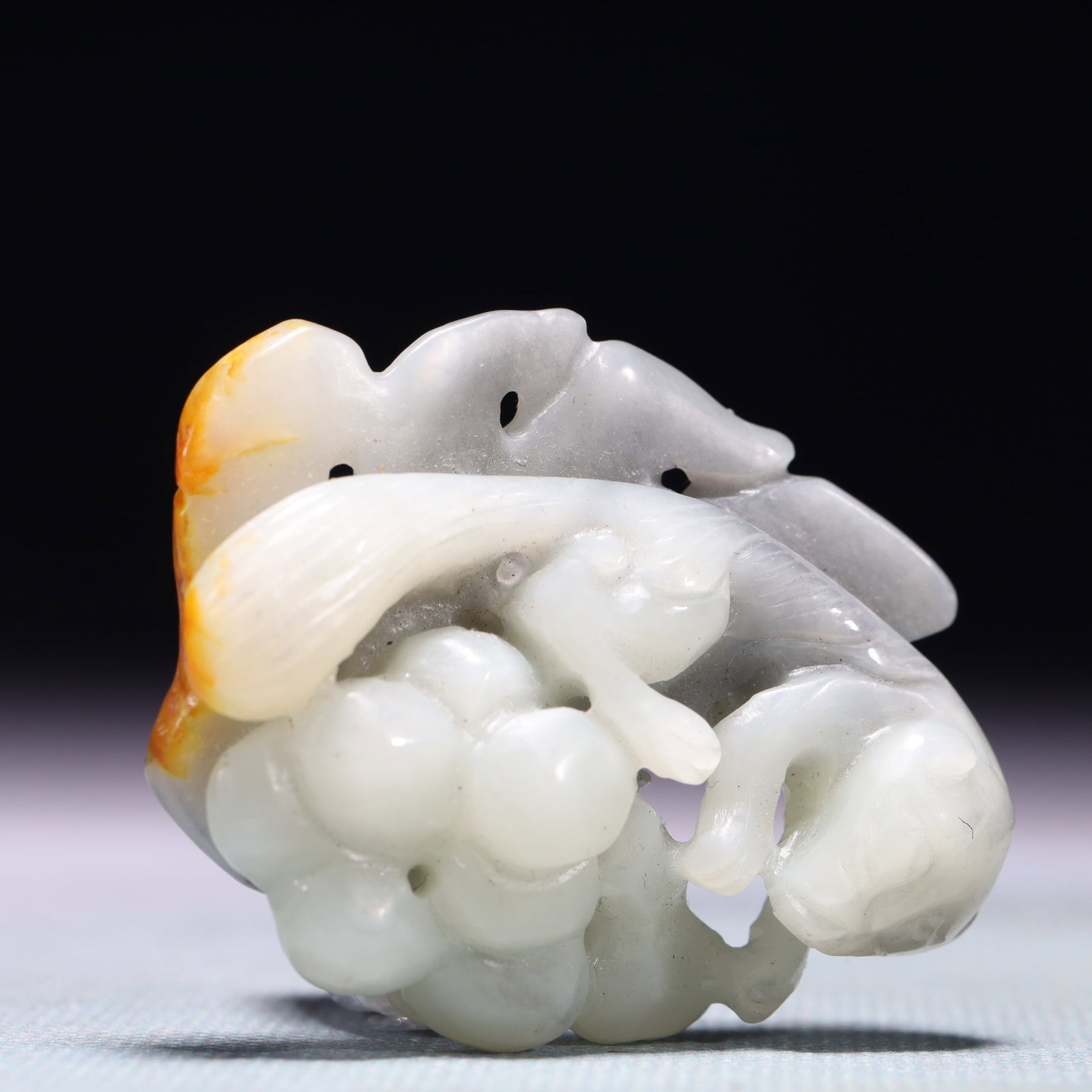 An Exquisite White Jade Squirrel Patten Ornament - 3