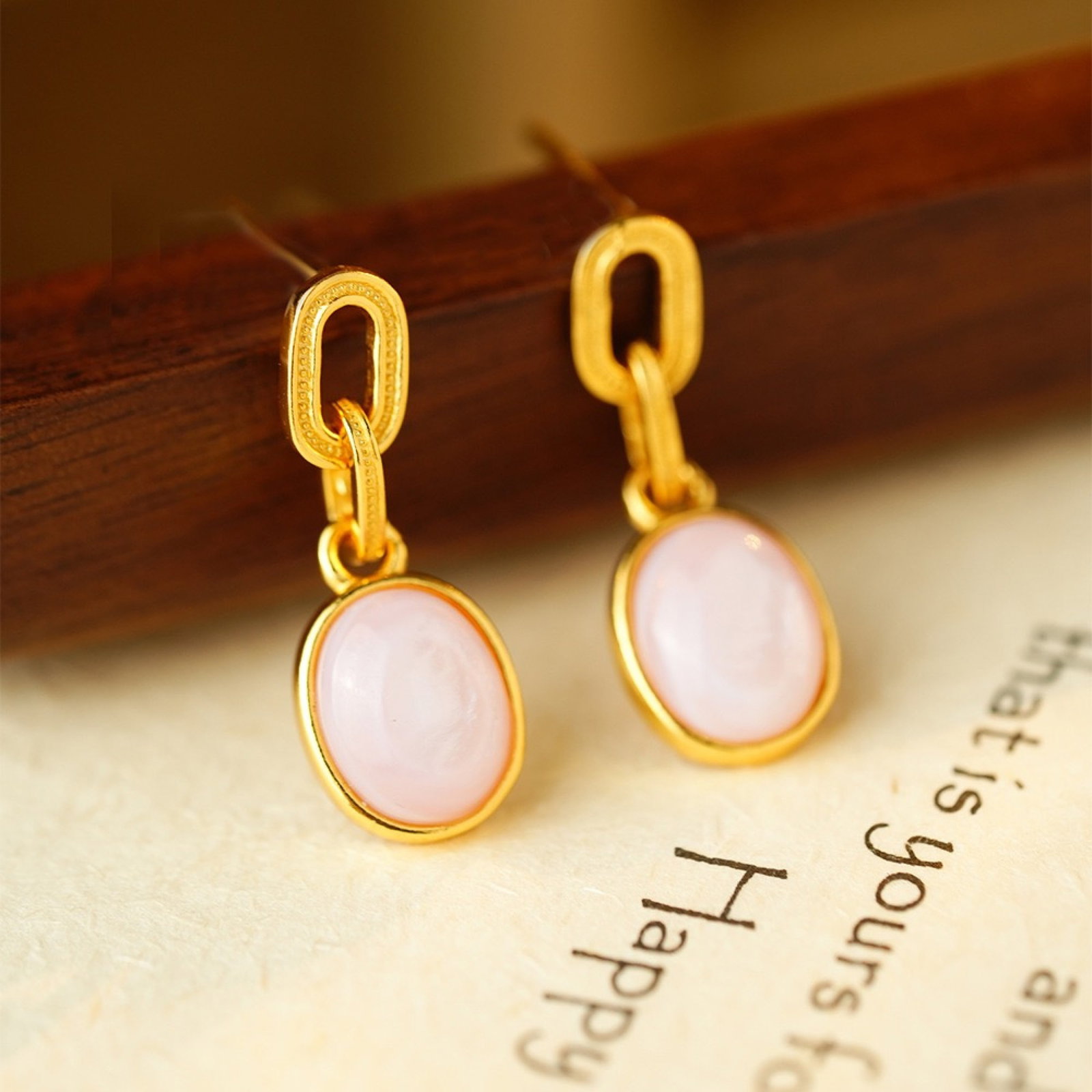 A Pair of Exquisite Sterling Silver-Gold Plated Inlaid Shell Earrings,Inlaid Diamond: A Pair of Exquisite Sterling Silver-Gold Plated Inlaid Shell Earrings,Inlaid Diamond,Size:21mmx8mm,Weight:2.2g 一对纯银镀金镶贝壳耳环,